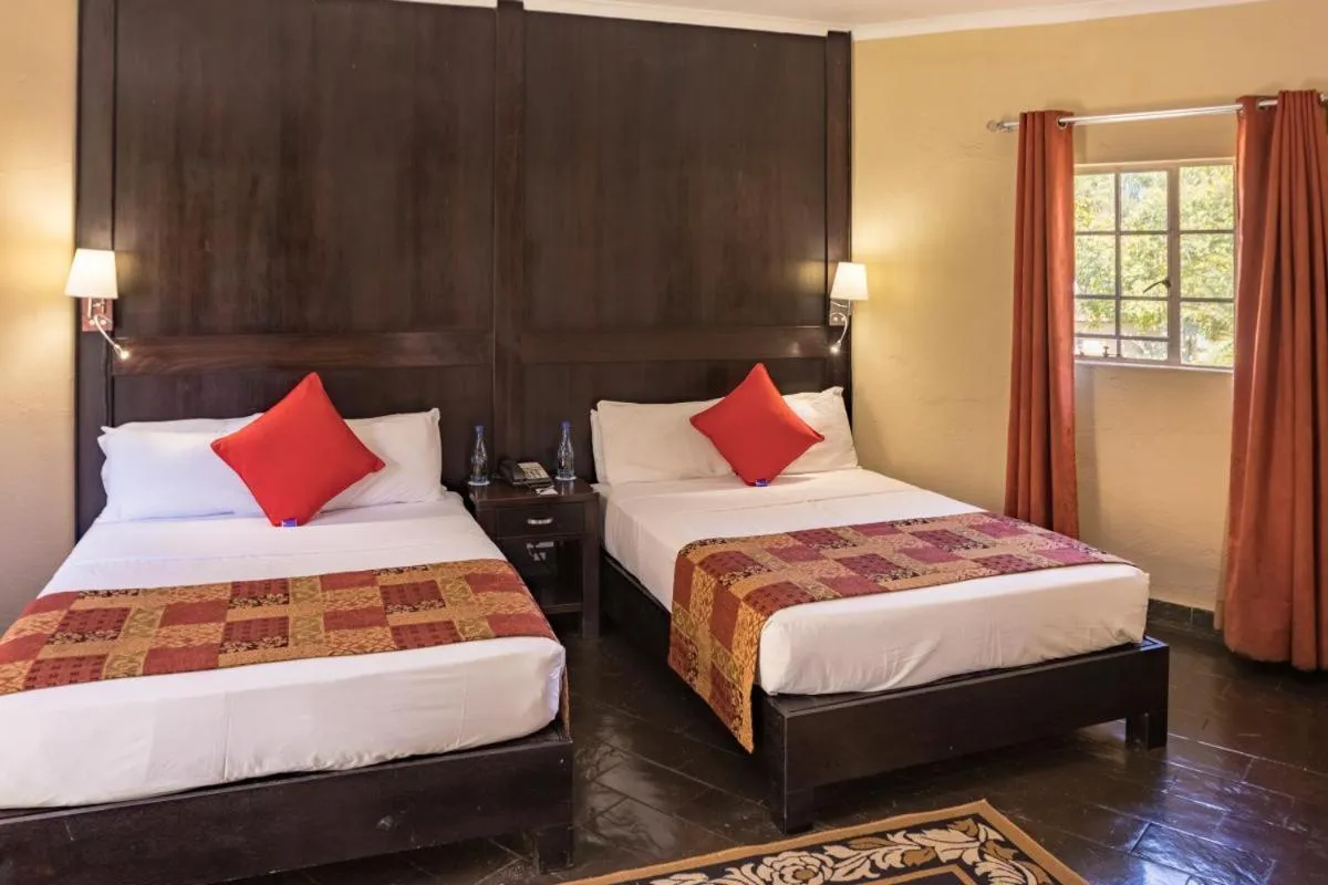 Large Twin Room in Shumba Valley Lodge Lanseria Airport