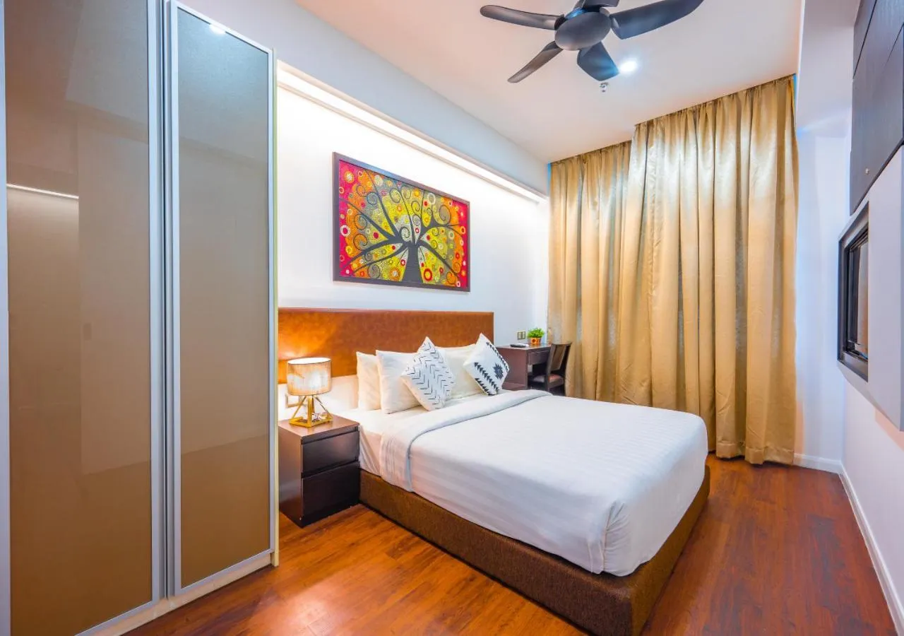 Deluxe Suite with Spa Bath in Greystone Centrestage PJ