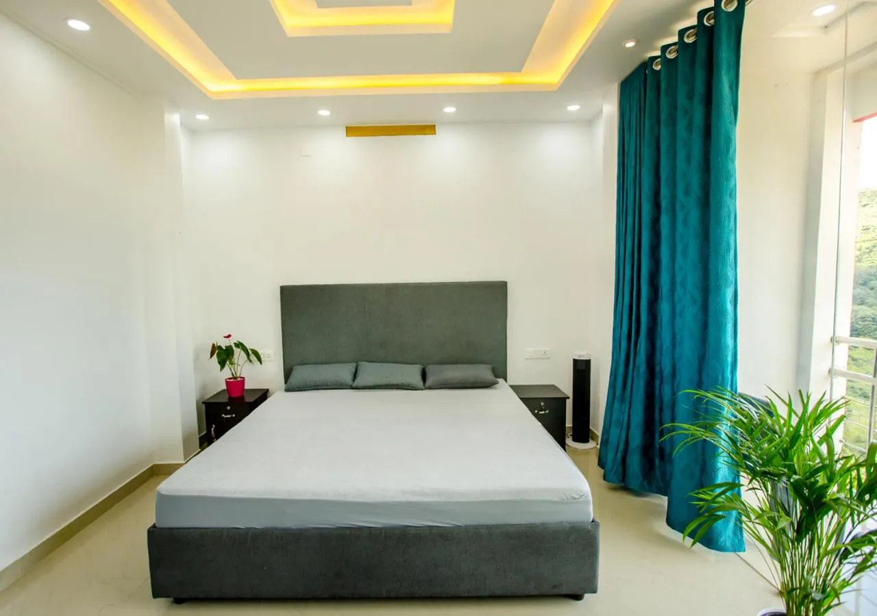 Deluxe Double Room with Balcony in Hidden Valley Hill View Cottage Vagamon by VOYE HOMES - Rooms with Valley View