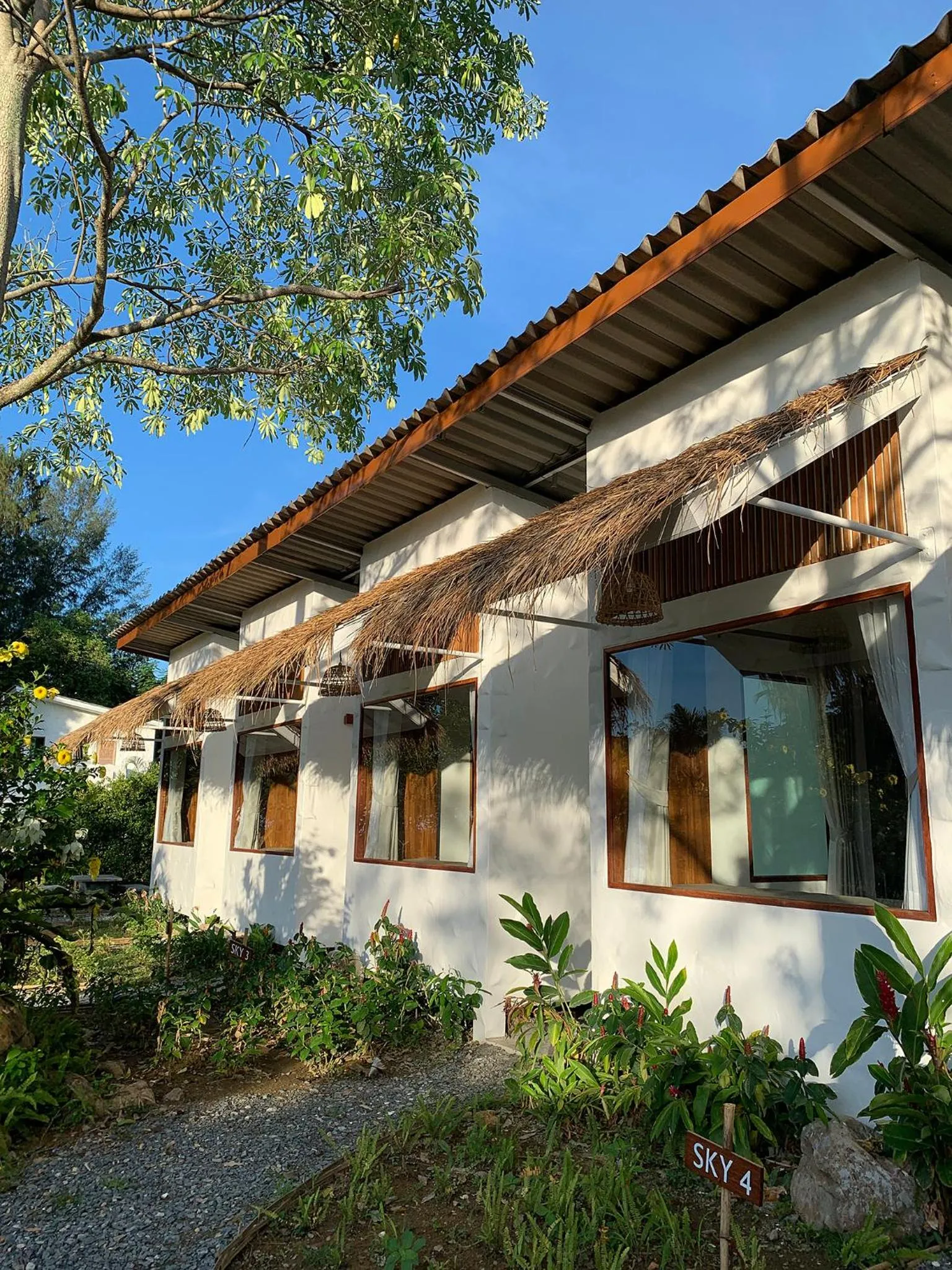 Twin Room in Issara Beach Resort Beachfront