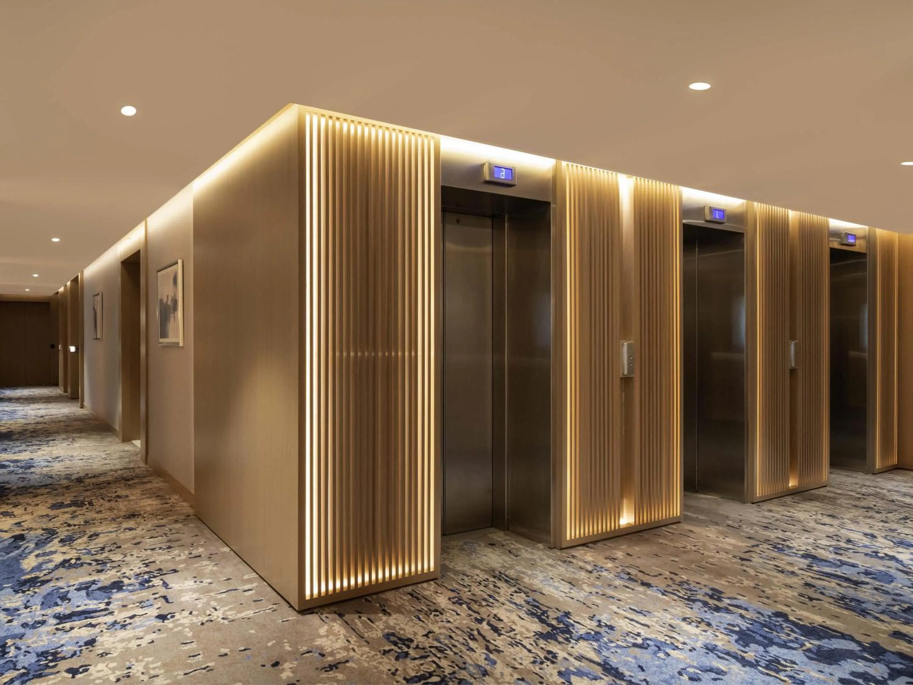 Deluxe Room Bosphorus View One King Bed      in Mövenpick Hotel Istanbul Bosphorus