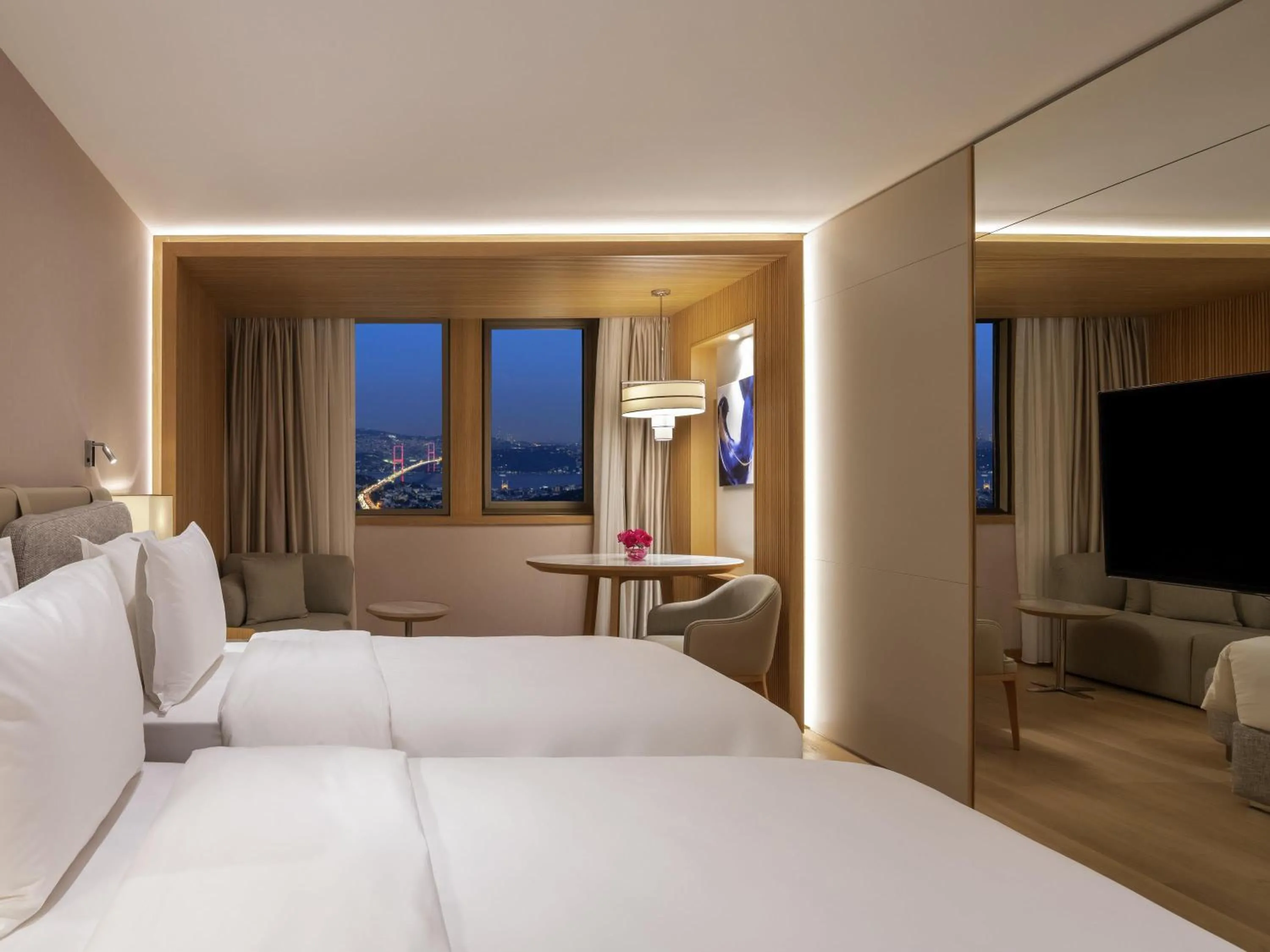 Deluxe Twin Room with City View - single occupancy in Mövenpick Hotel Istanbul Bosphorus