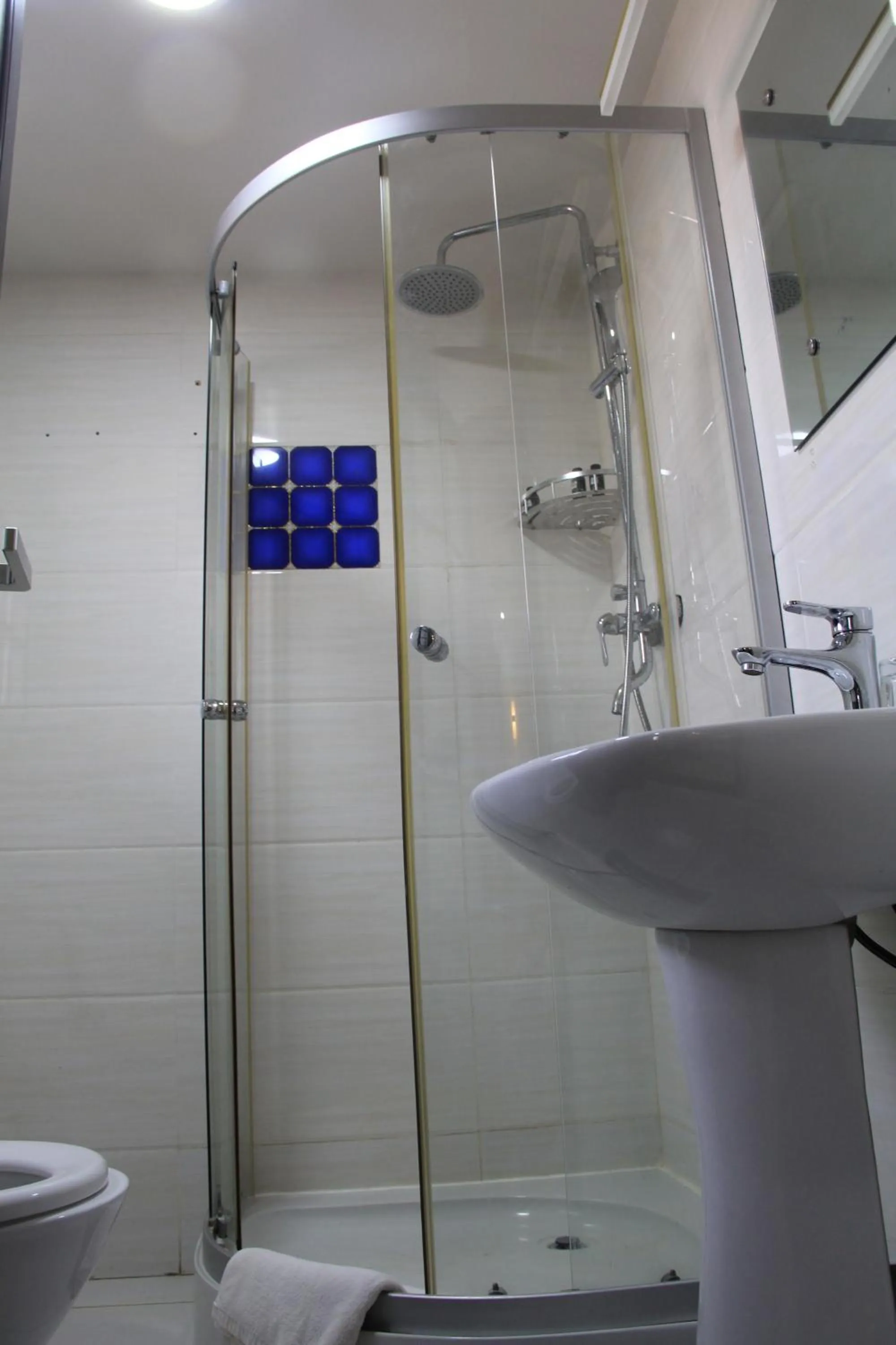 Deluxe Twin Room in Canwin Hotel