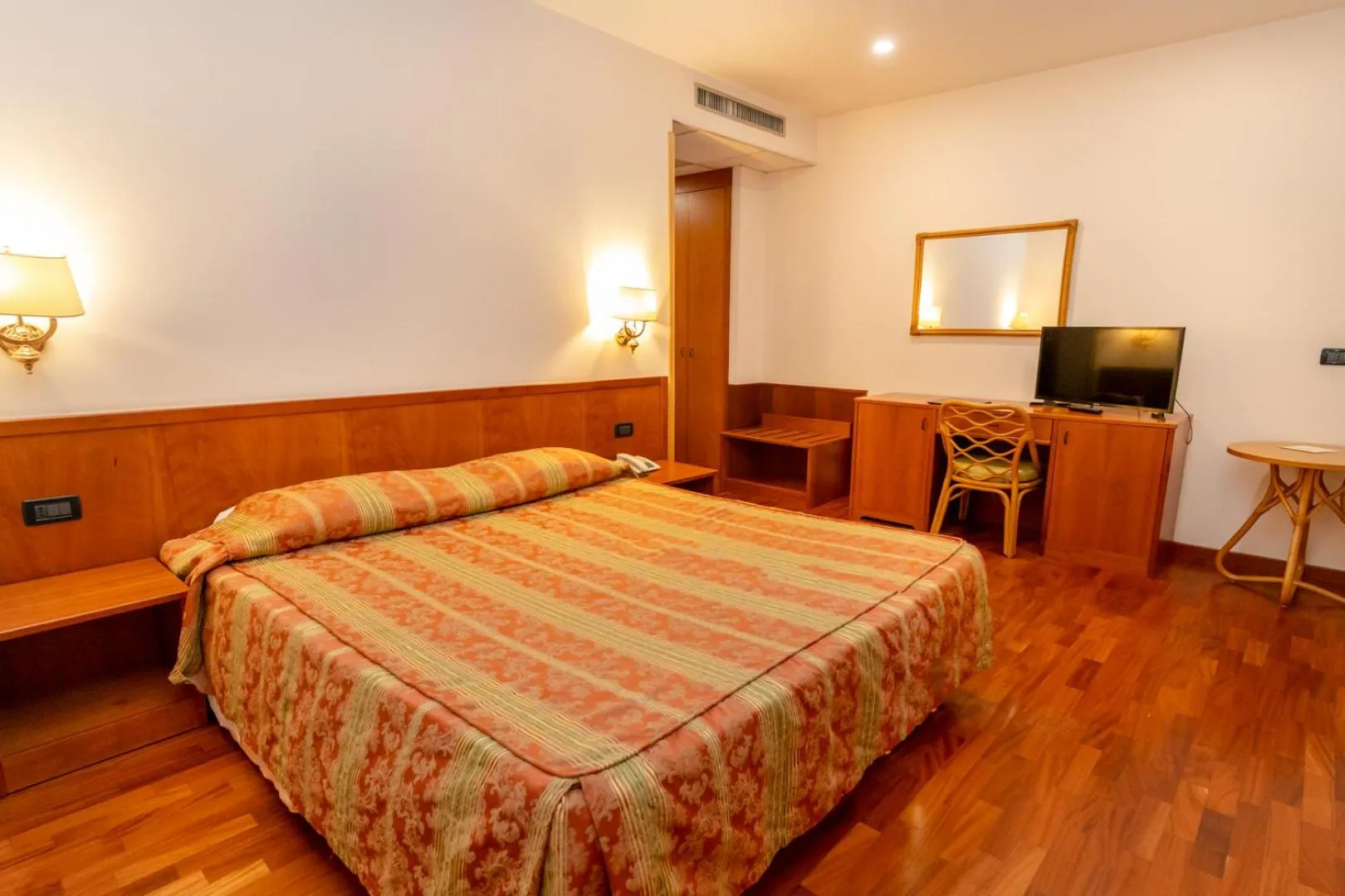 Double Room in Hotel Tivoli