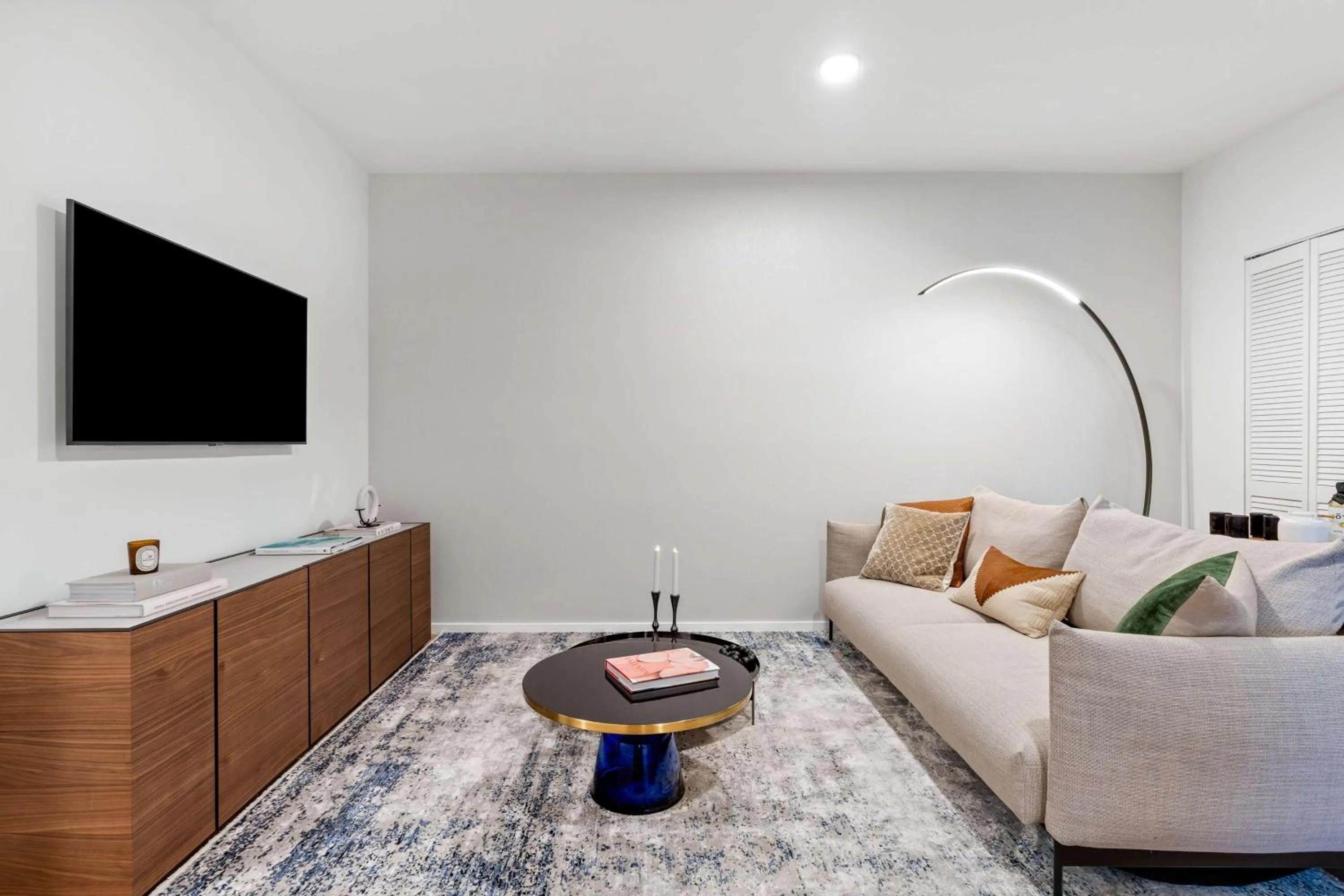 Bay View One Bedroom Suite with King Bed in The Elser Hotel Miami - An All-Suite Hotel