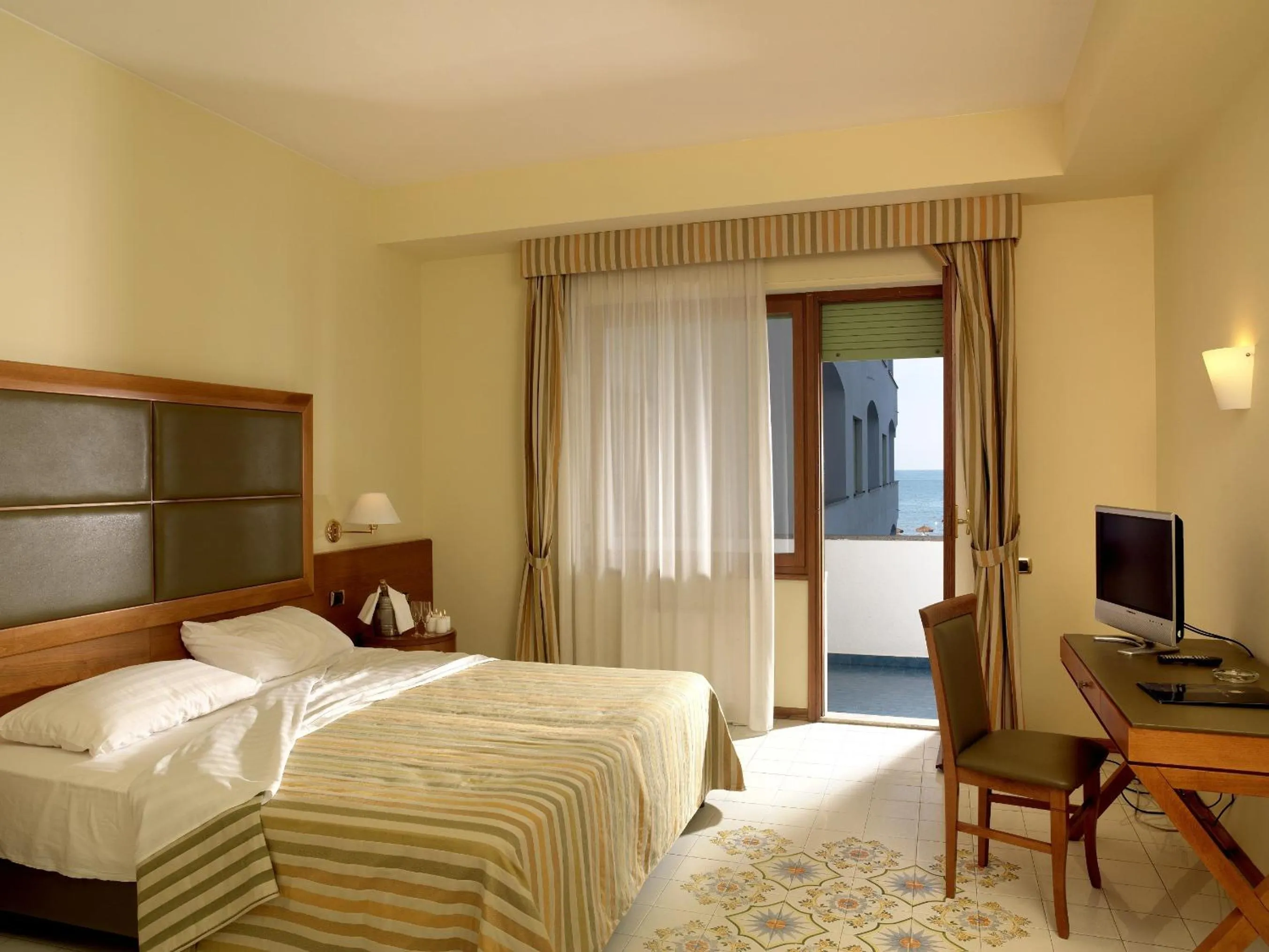 Royal Double Room with Sea View in Grand Hotel Don Juan