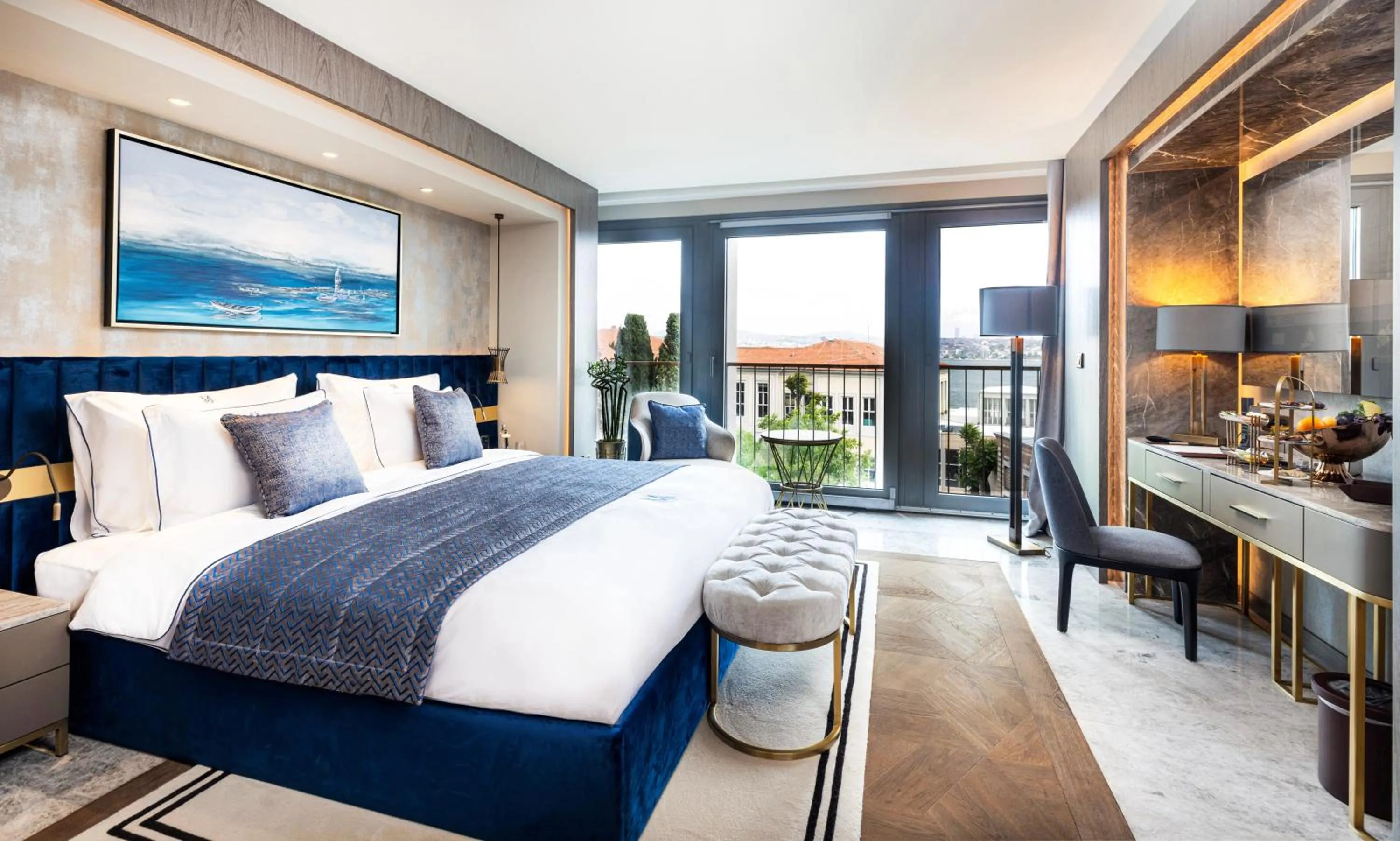 Deluxe King Room with Sea View in The Maestro Hotel