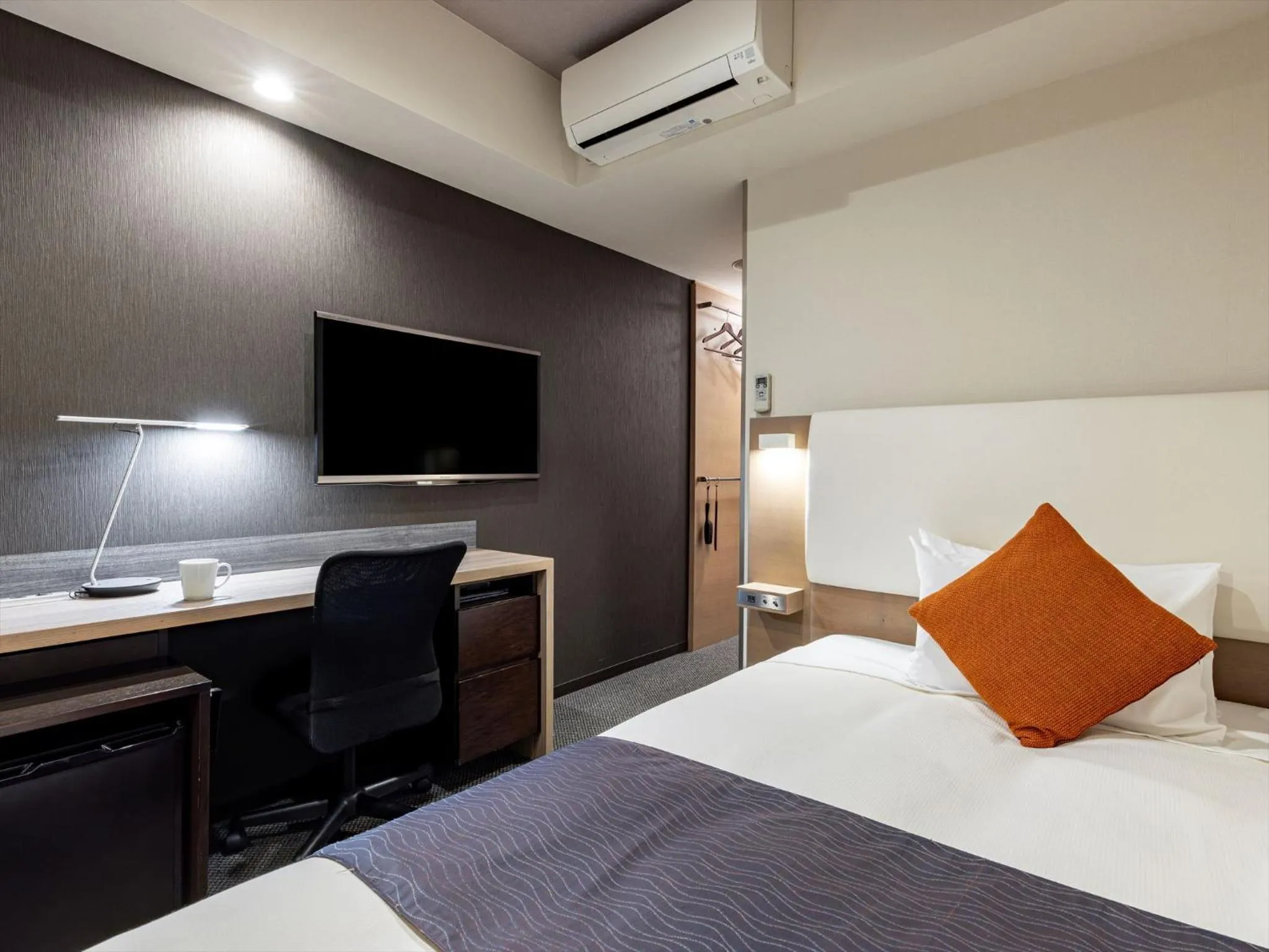 Cozy Single Room - Non-Smoking in Tokyu Stay Shimbashi - Ginza area