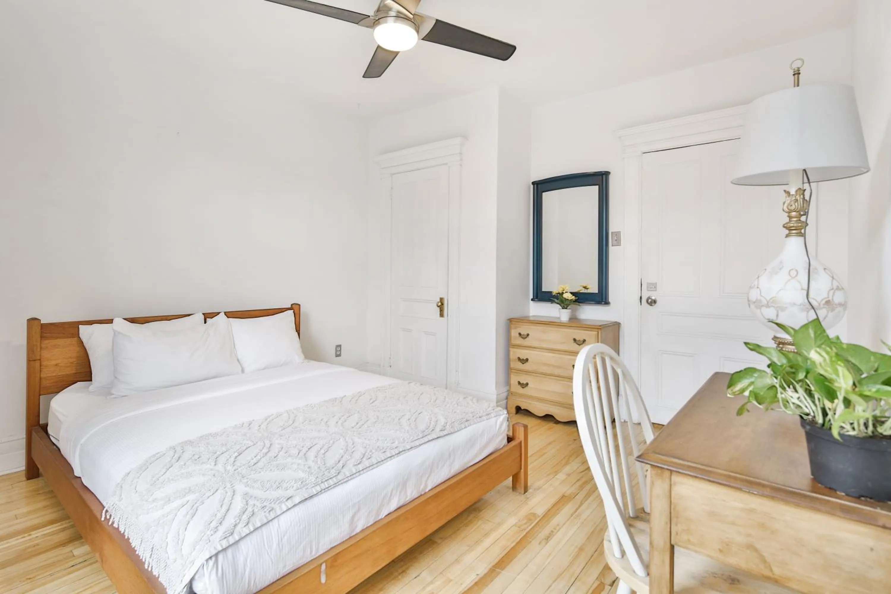 Deluxe Queen Room in La Maison Du Mile-End