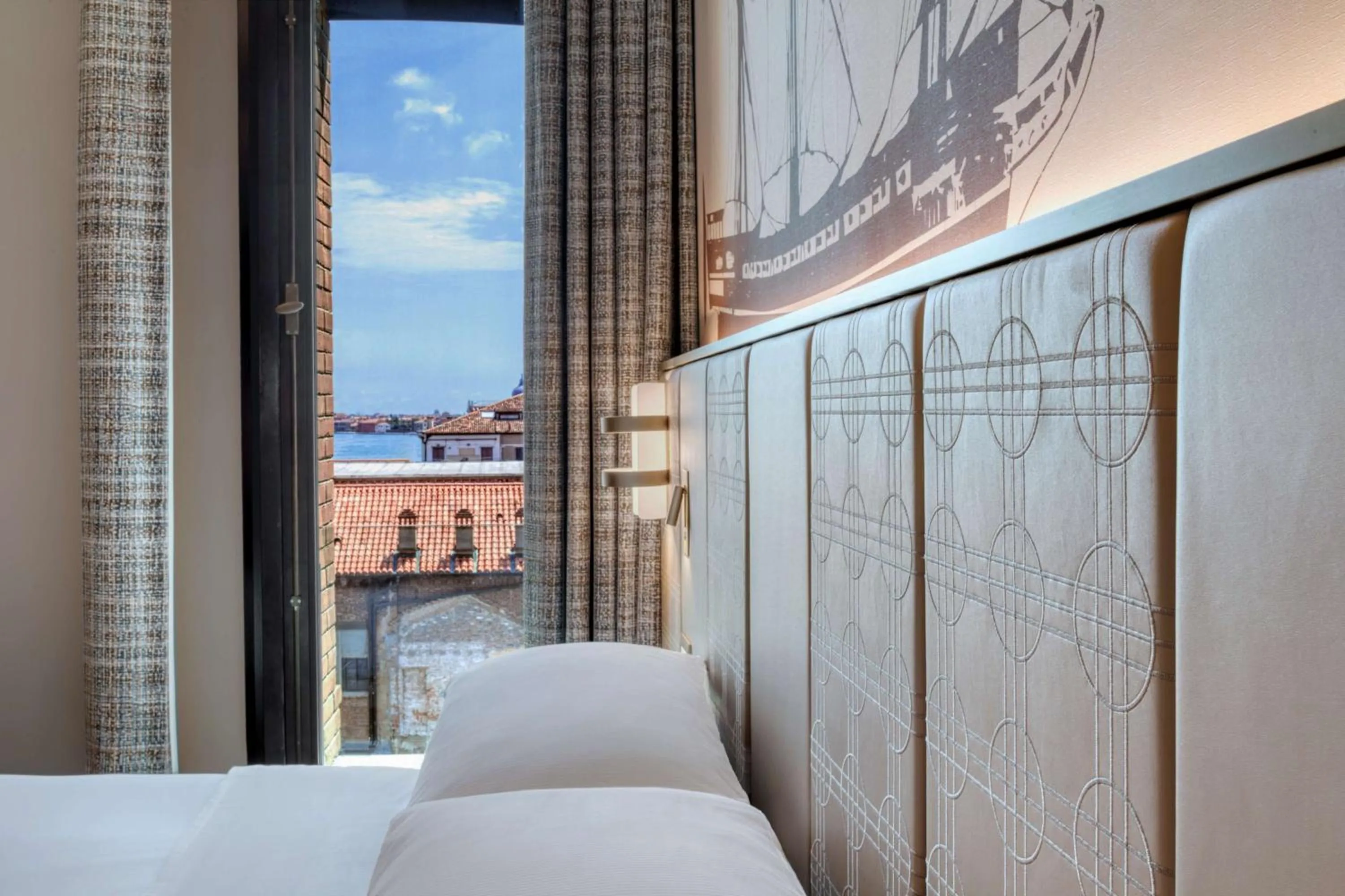 King Molino Deluxe Room with View in Hilton Molino Stucky Venice