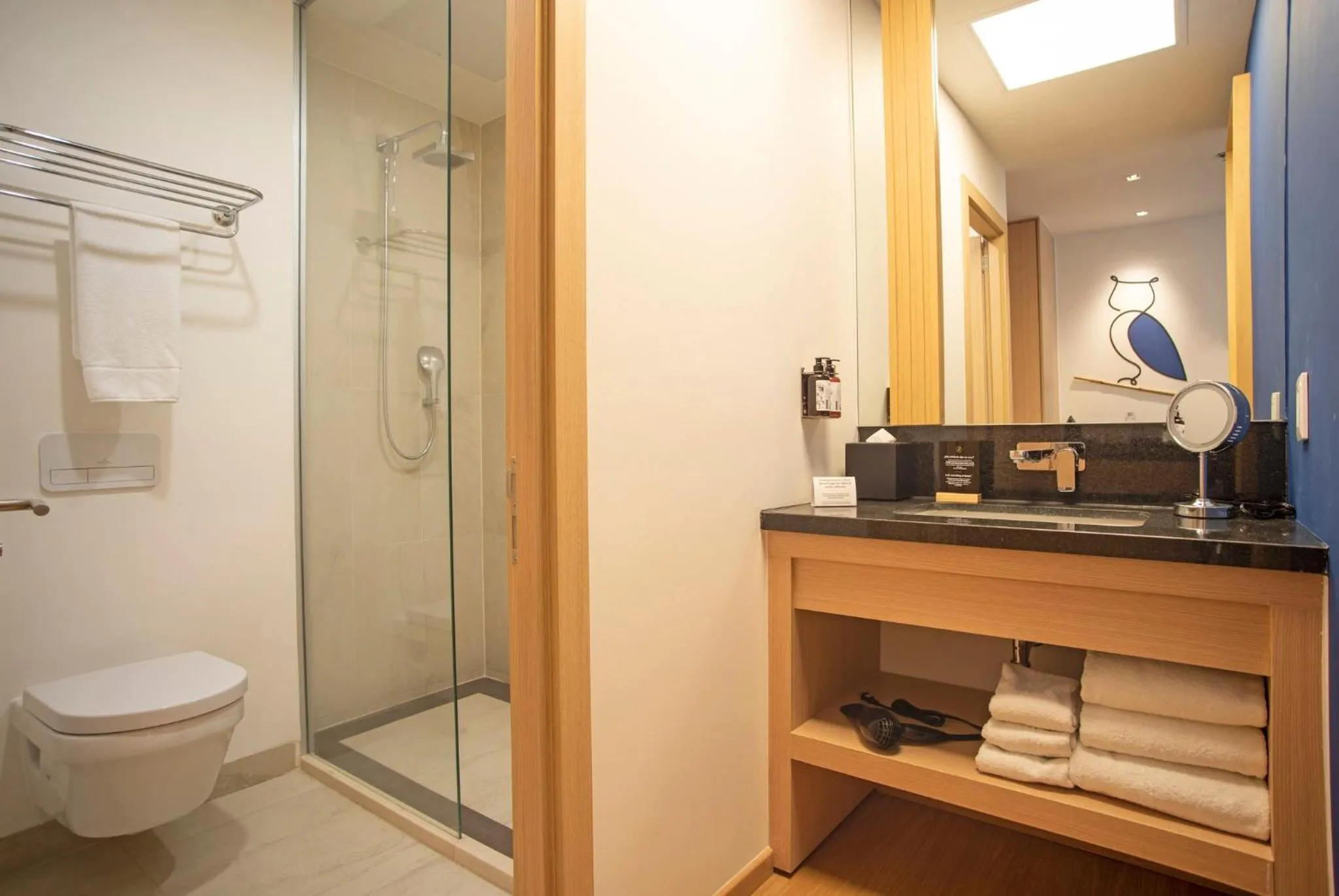 Standard King Room - Mid Floor in voco Guadalajara Neruda by IHG