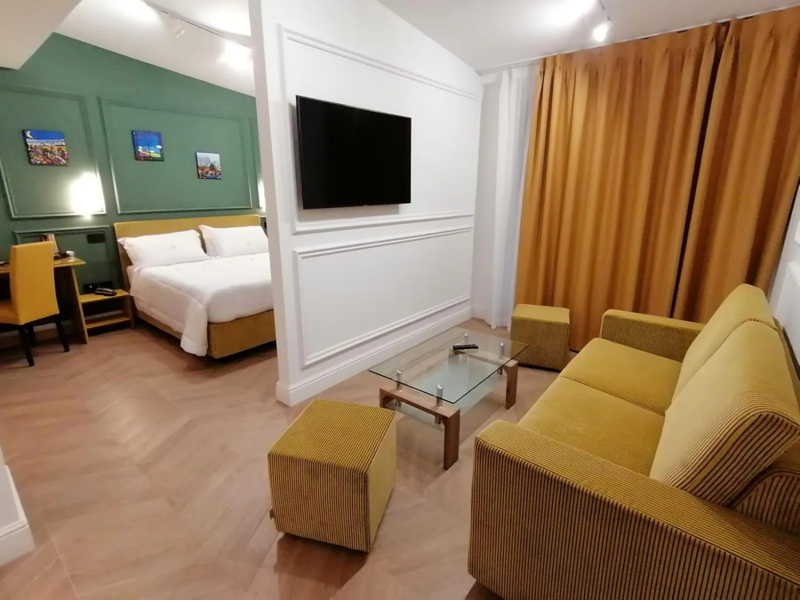 King Suite with Spa Bath in Hotel XBusiness