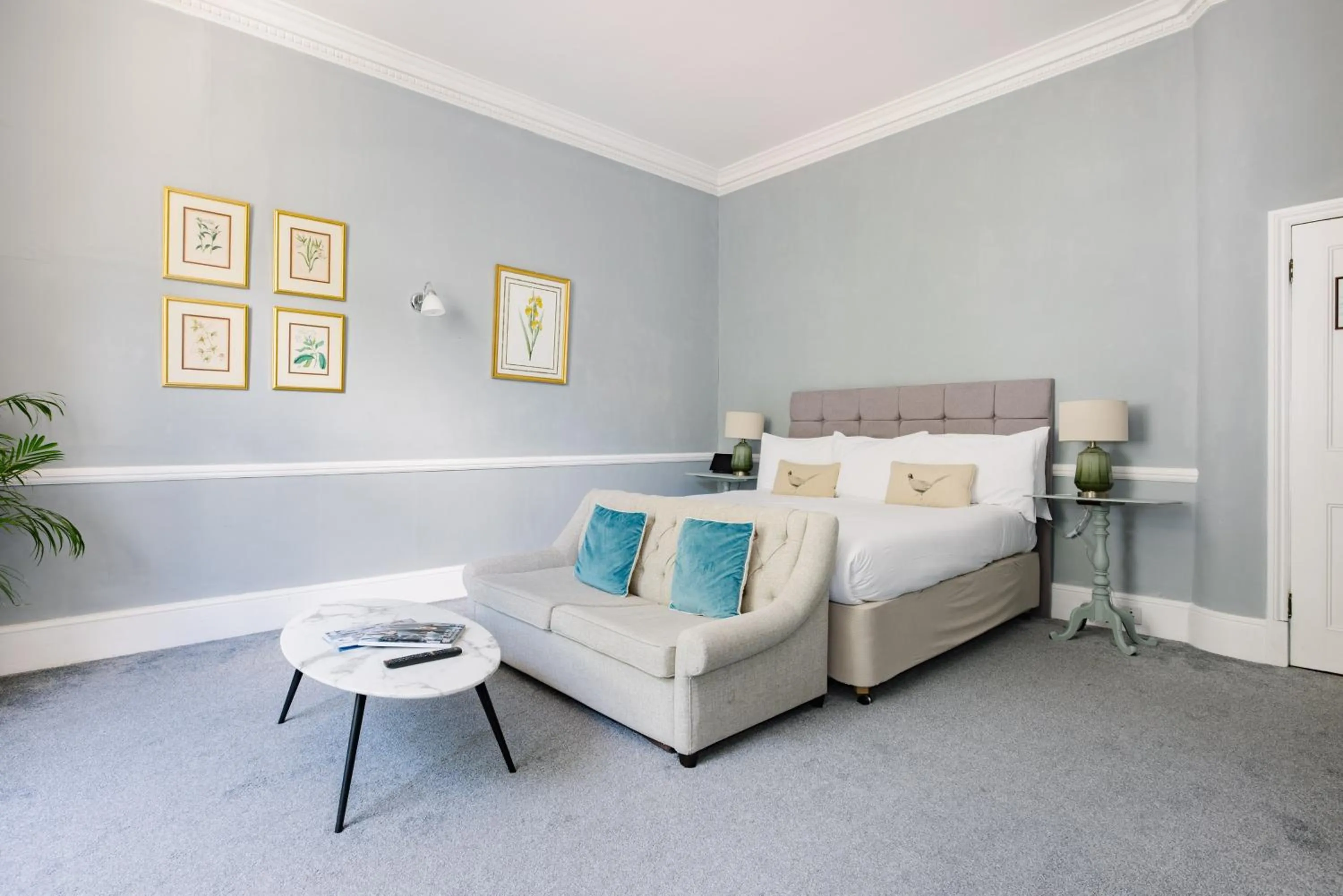 Three-Bedroom Suite in The Abbey Notting Hill