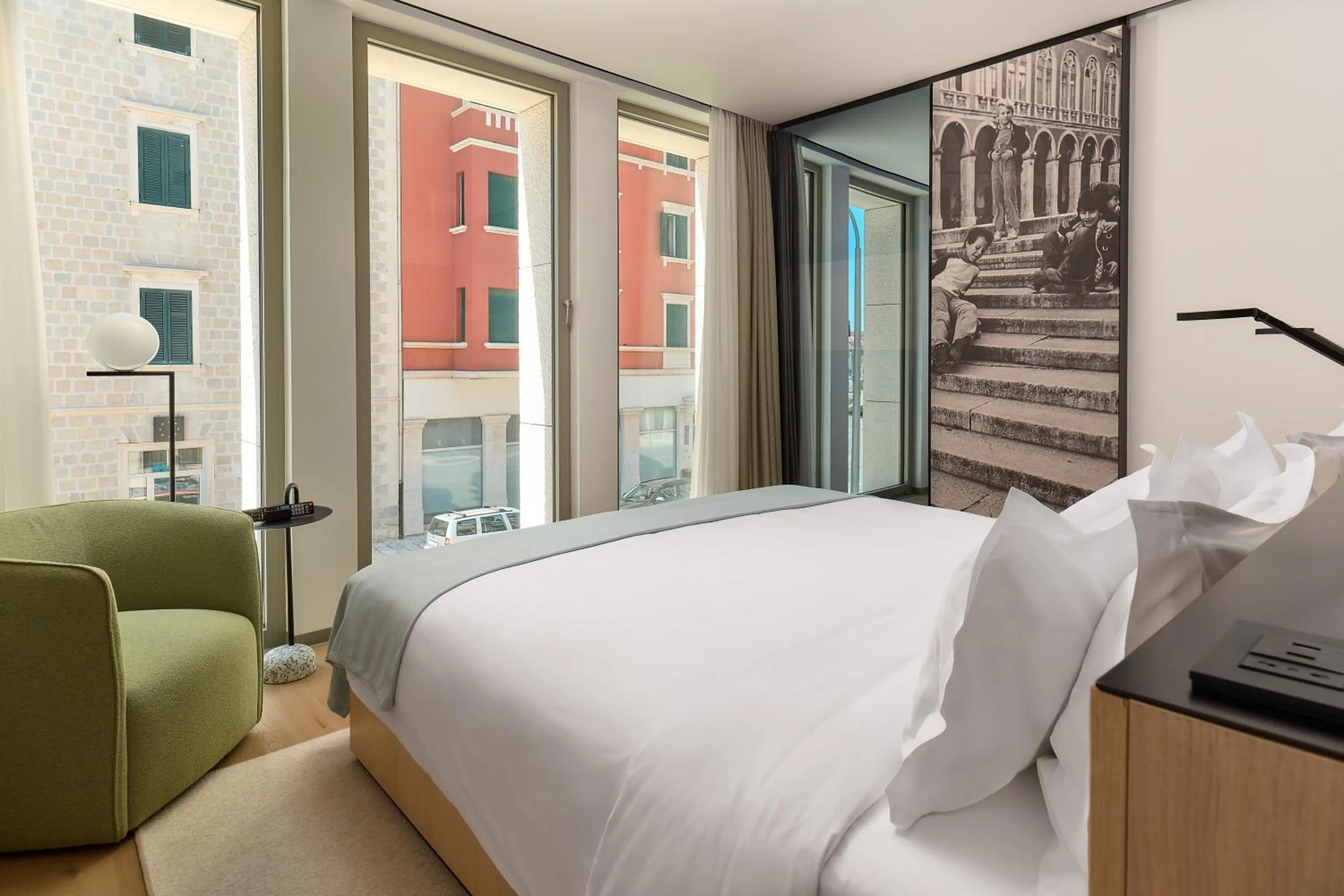 Superior King Room with Street View in Hotel Ambasador