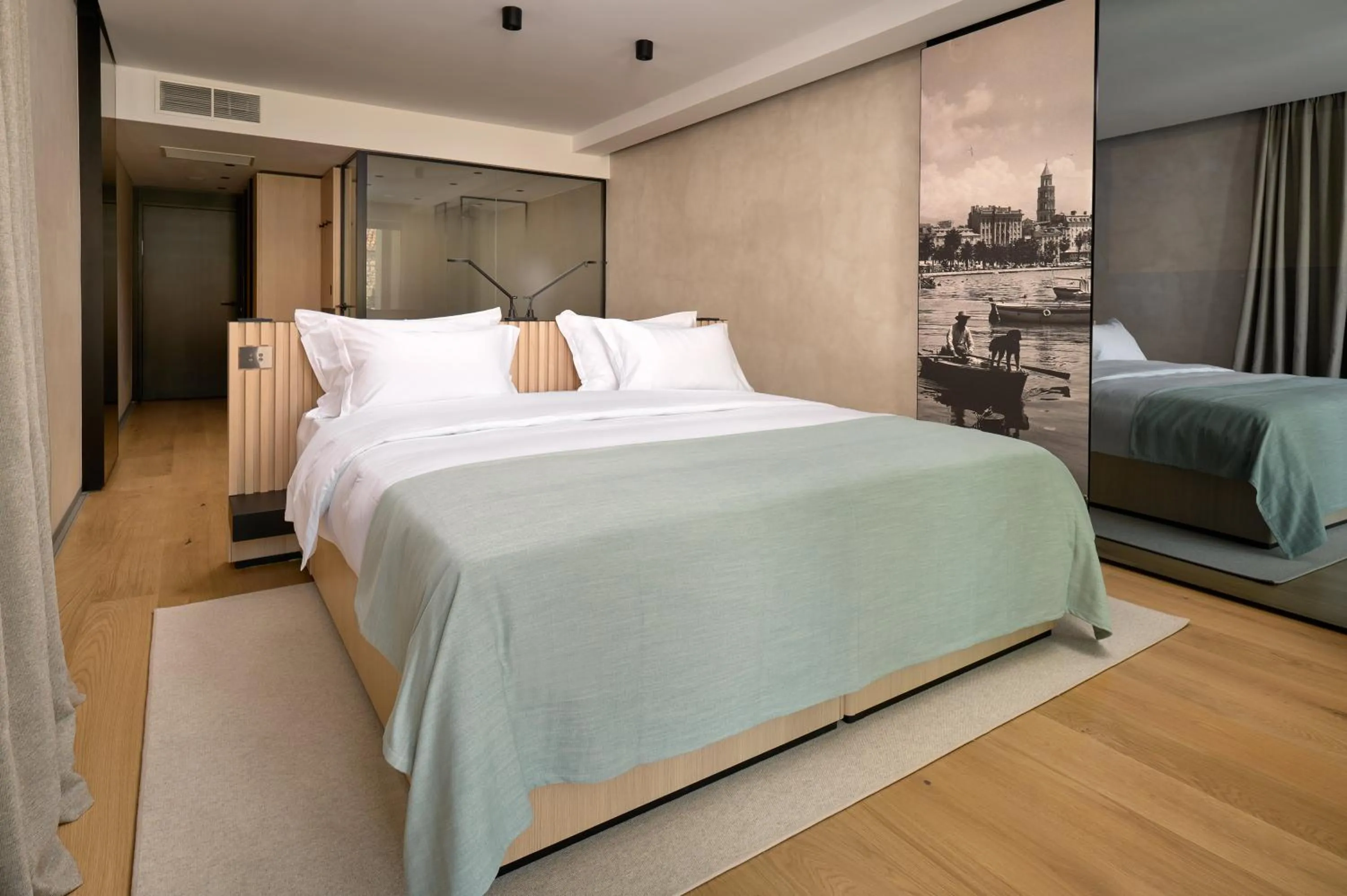 Premium King Room with Balcony and City View  - single occupancy in Hotel Ambasador