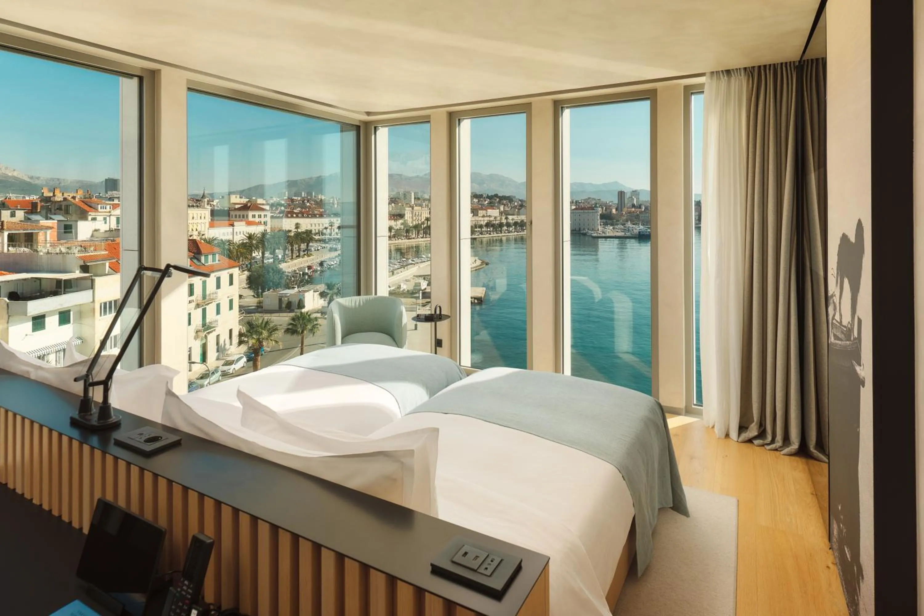 Premium Twin Room with Sea View – Corner  - single occupancy in Hotel Ambasador