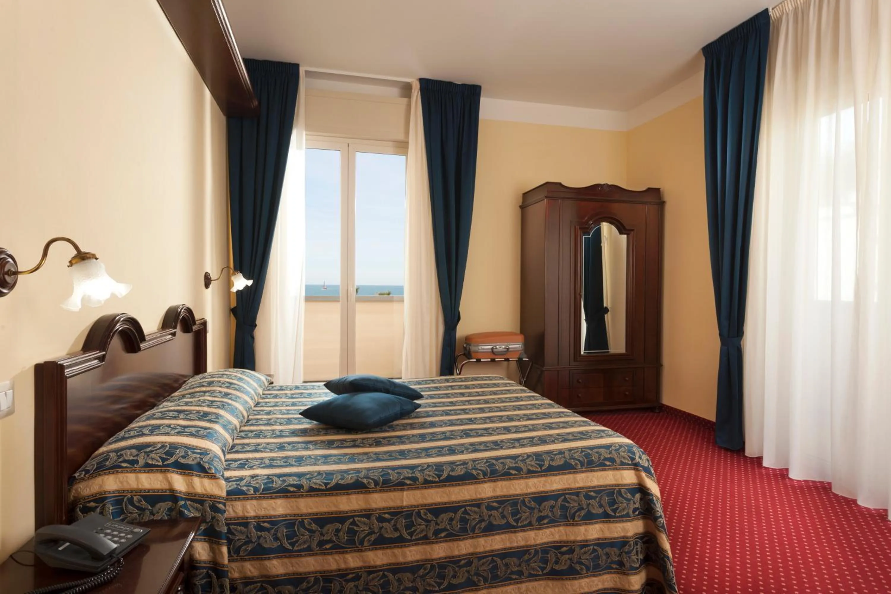 Standard Double or Twin Room with Balcony in Hotel Milano Helvetia - in centro con piscina