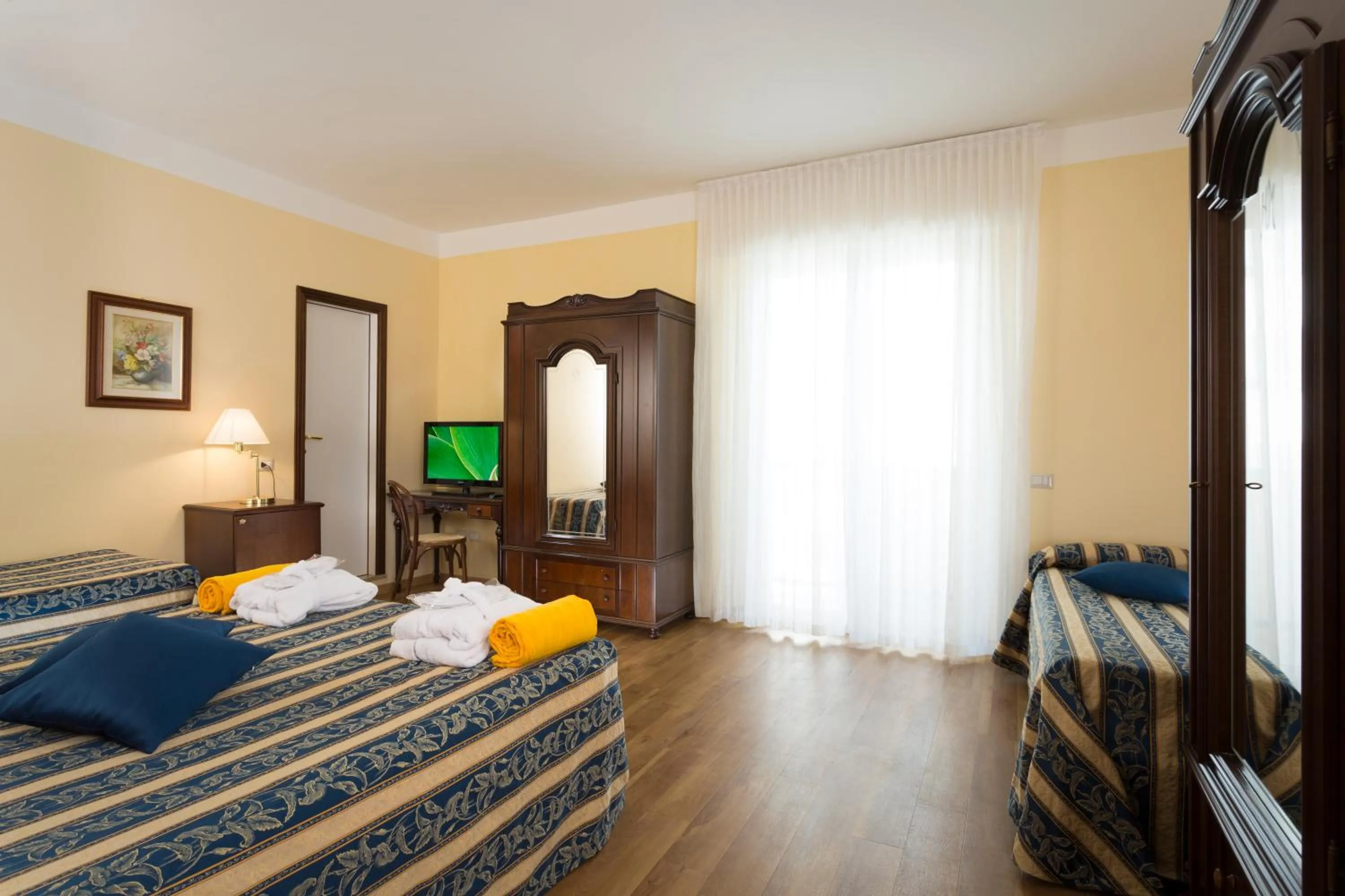 Superior Triple Room in Hotel Milano Helvetia - in centro con piscina