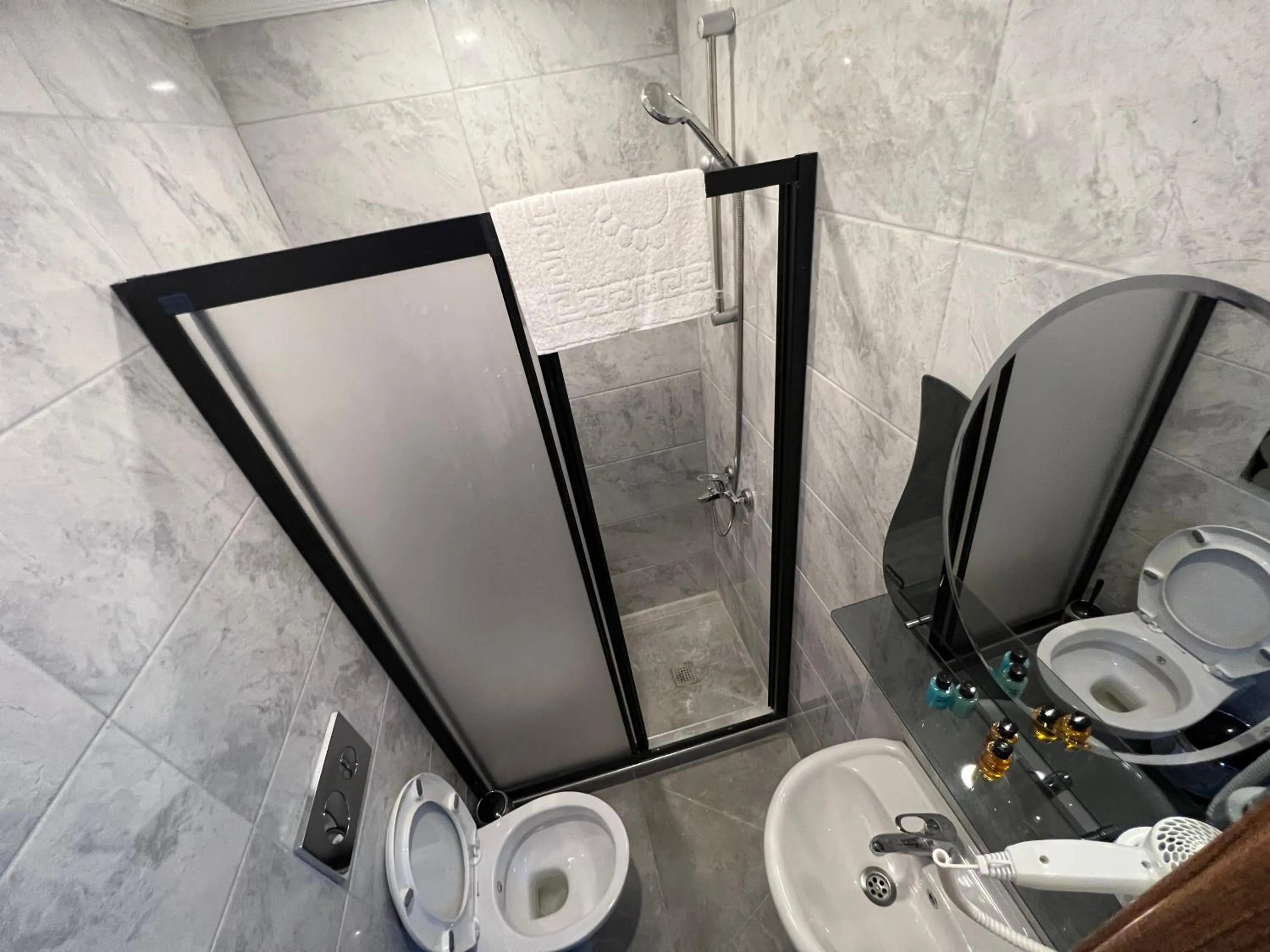 Budget Double Room in Hotel Arinna