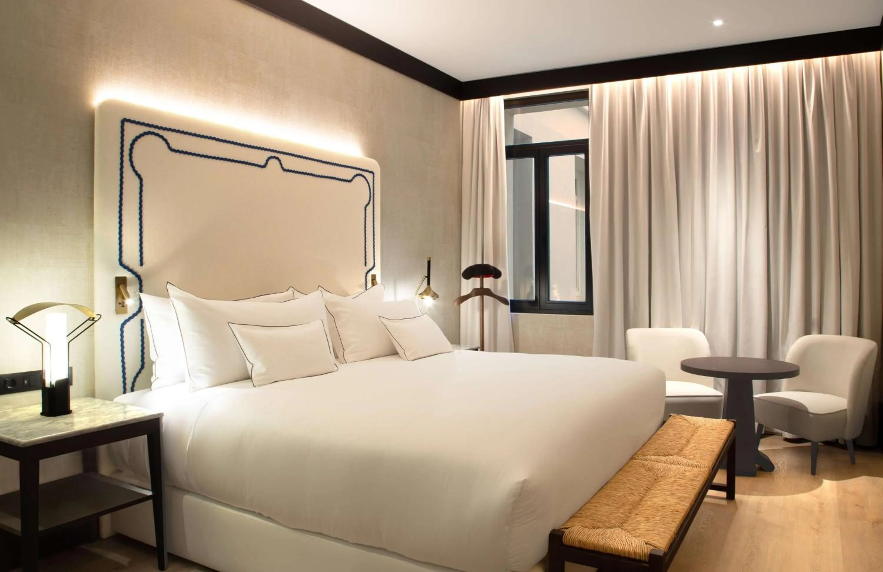 King Purisima Room - Accessible in Hotel Montera Madrid, Curio Collection By Hilton