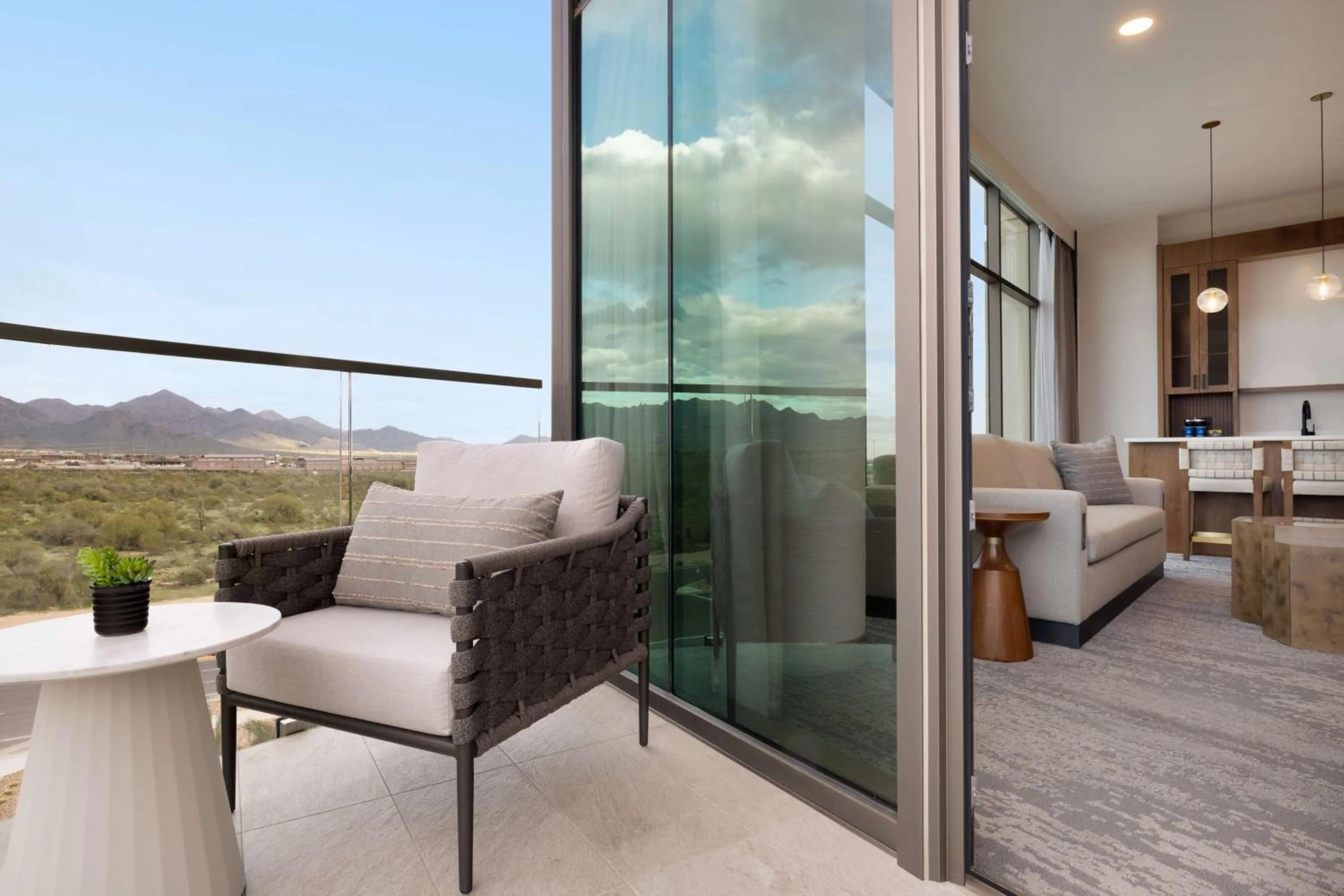 King Suite with Mountain View in Hilton North Scottsdale At Cavasson