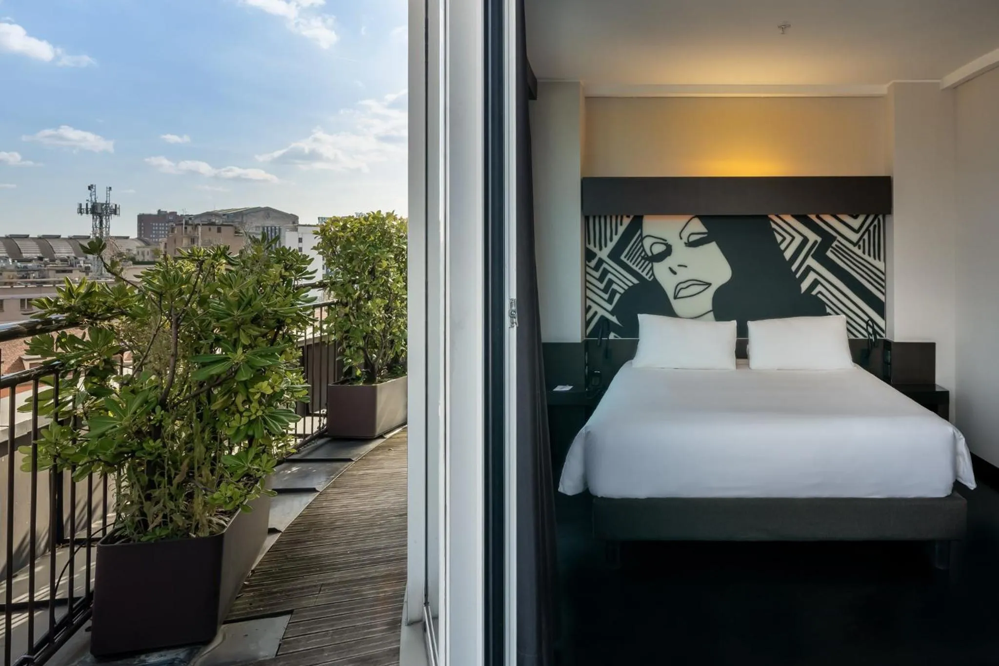 Premium King Room with Balcony in Crowne Plaza Milan City by IHG