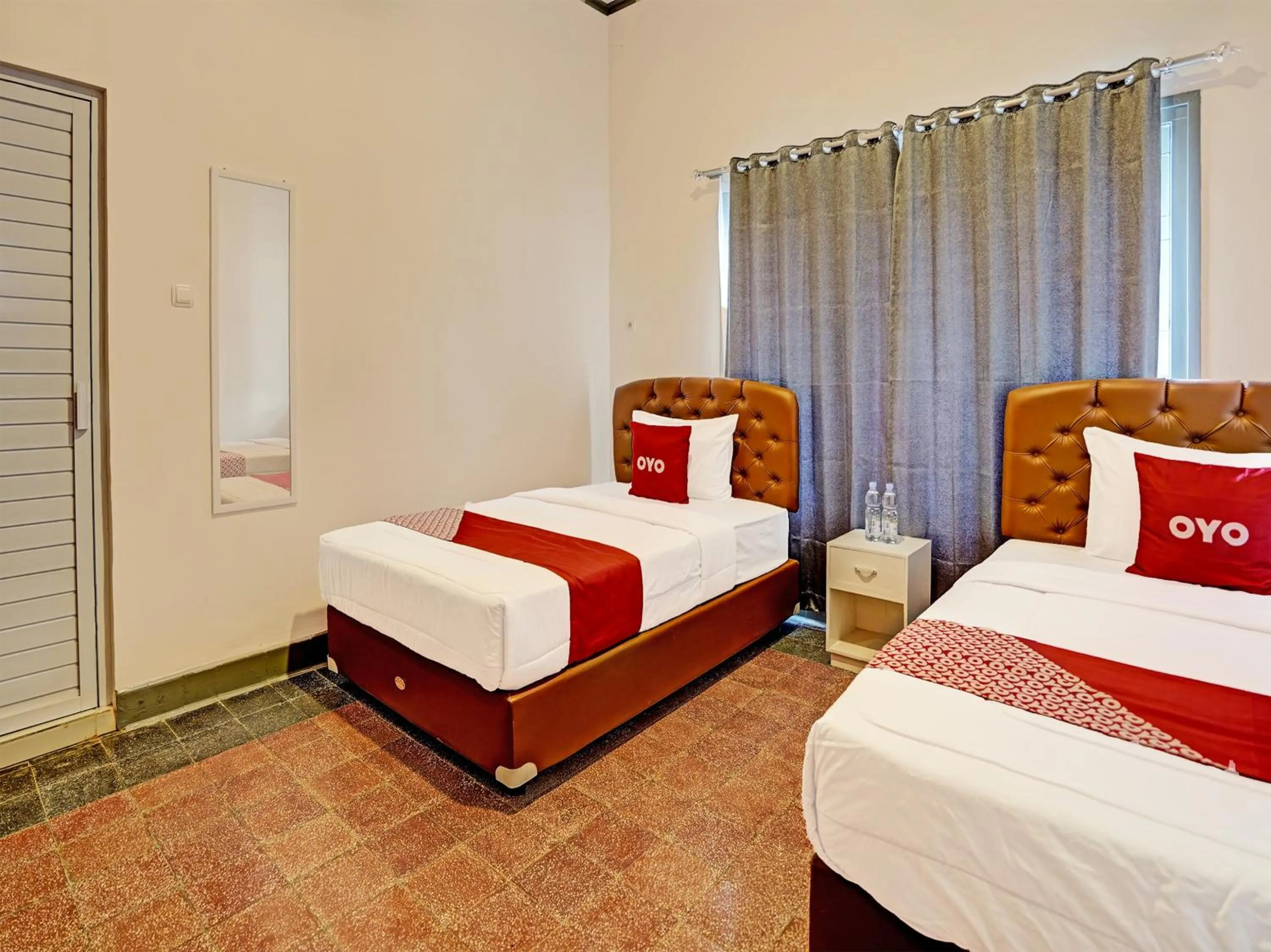 Delxue Twin Room in Hotel O Nawangwulan