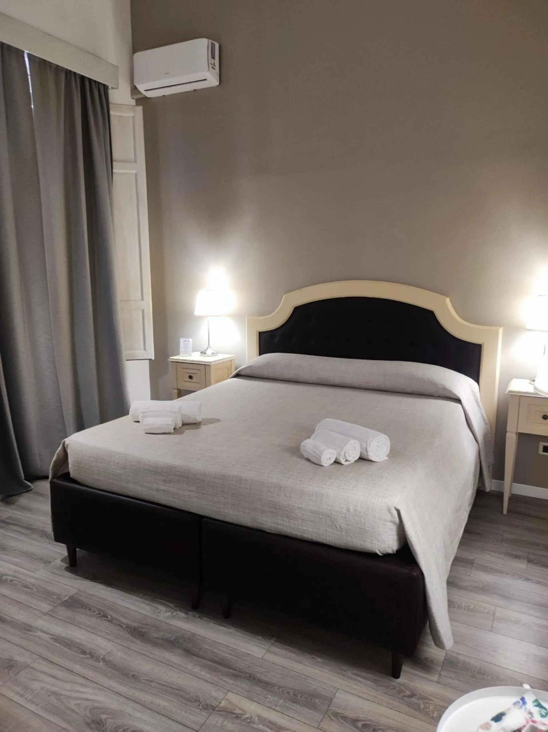 Standard Triple Room in La Collegiata Guest House