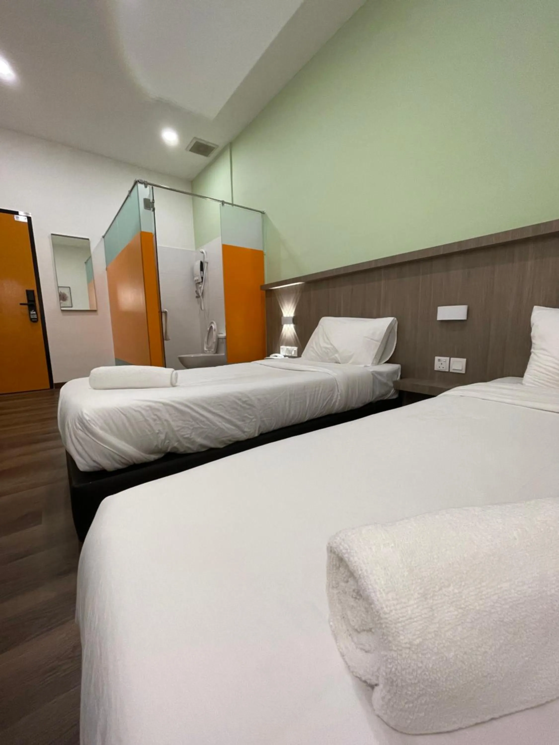 Standard Twin Room in BENUTTEN 99 HOTEL