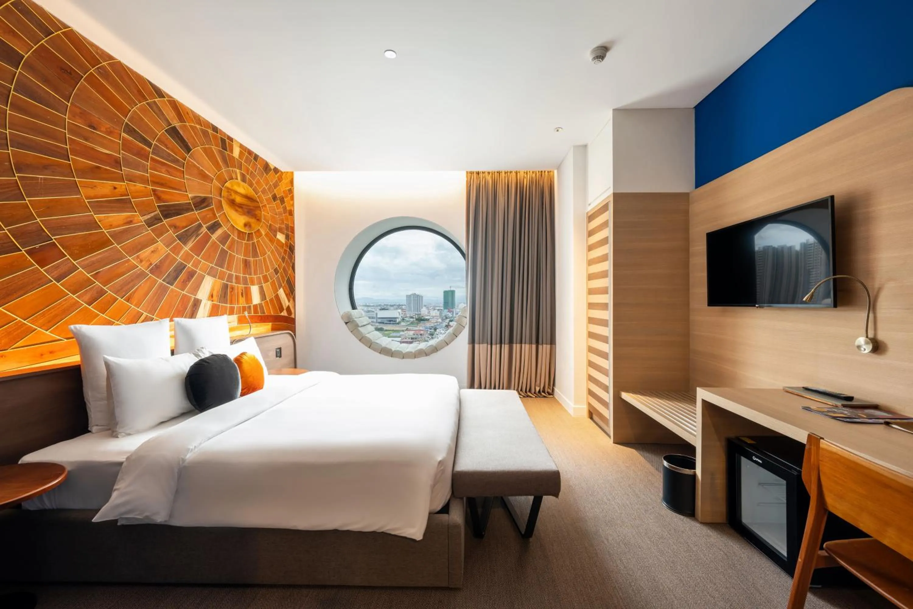 Deluxe King Bed in SUN & MOON, Riverside Hotel