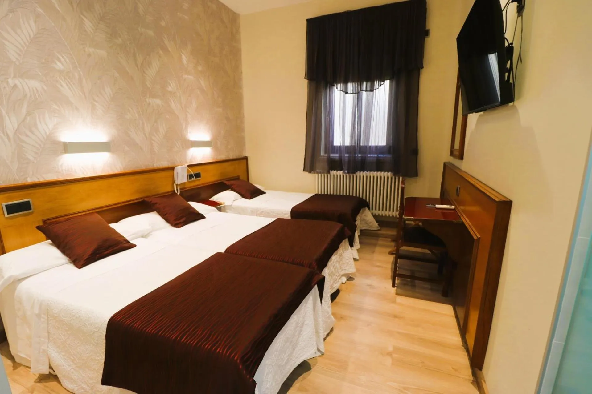 Triple Room in Hostal Hispano - Argentino Gran Vía