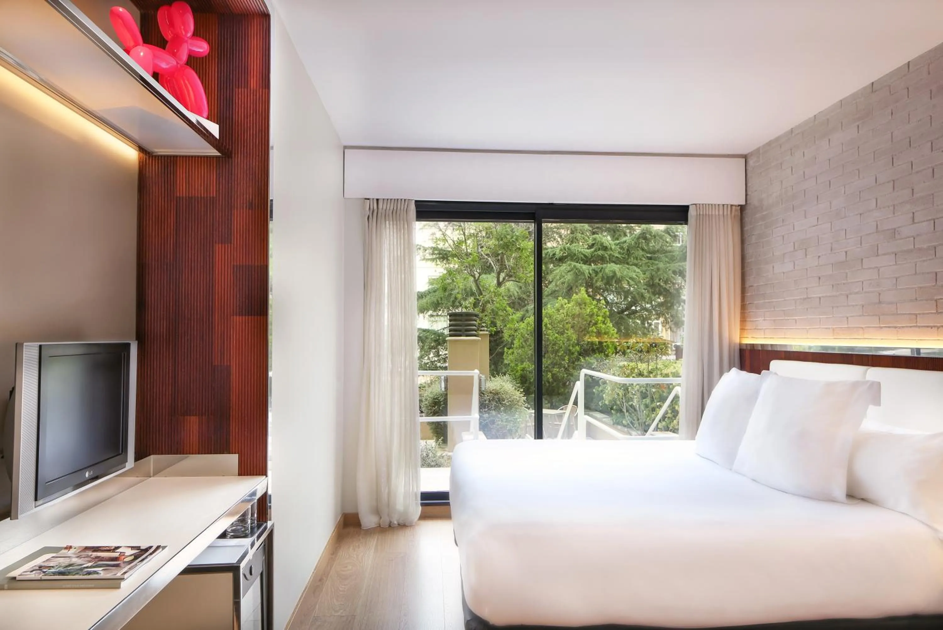 Deluxe Double or Twin Room with private terrace in Hotel Balmes, a member of Preferred Hotels & Resorts