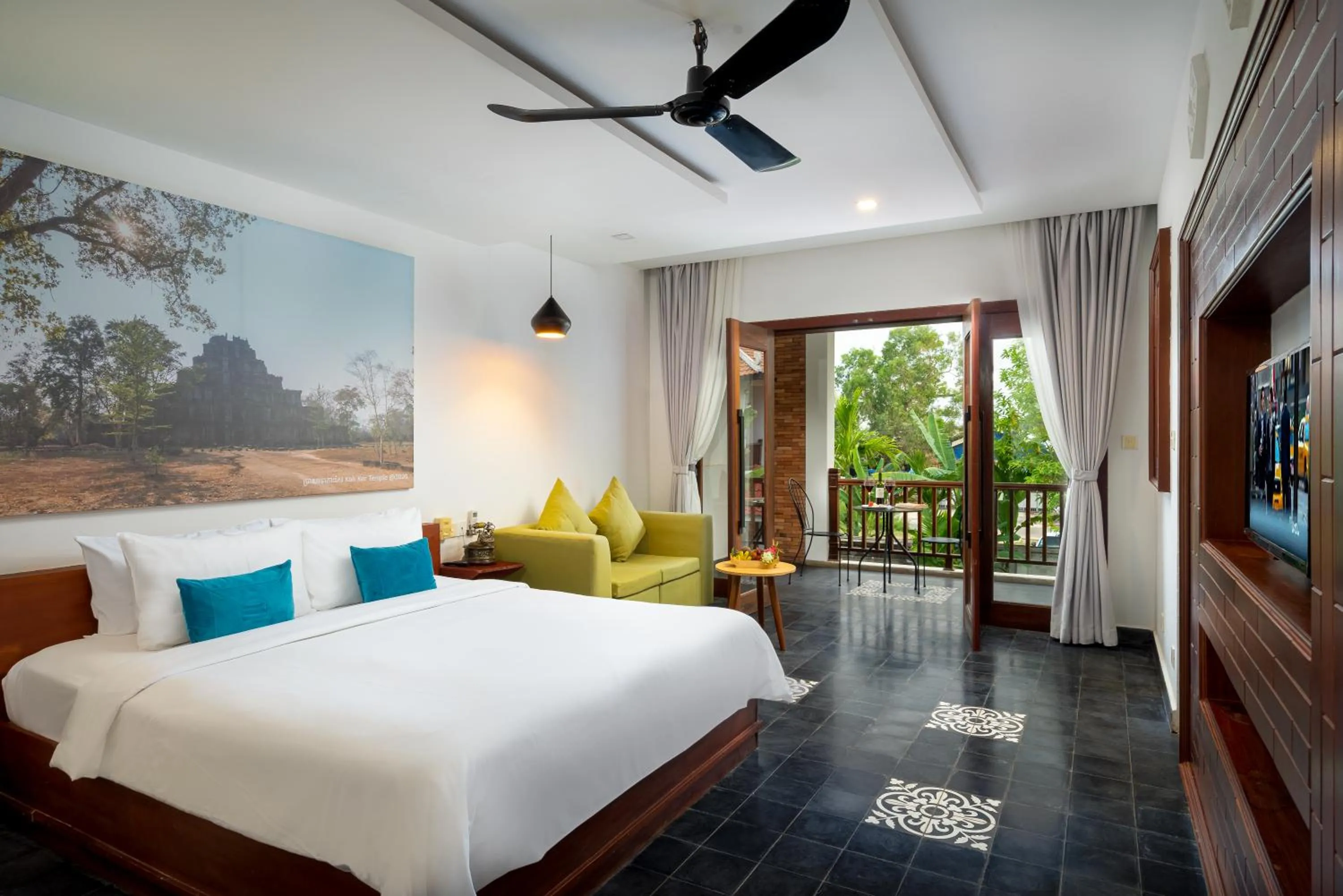 Suite Room Pool View in Bopha Watbo Residence