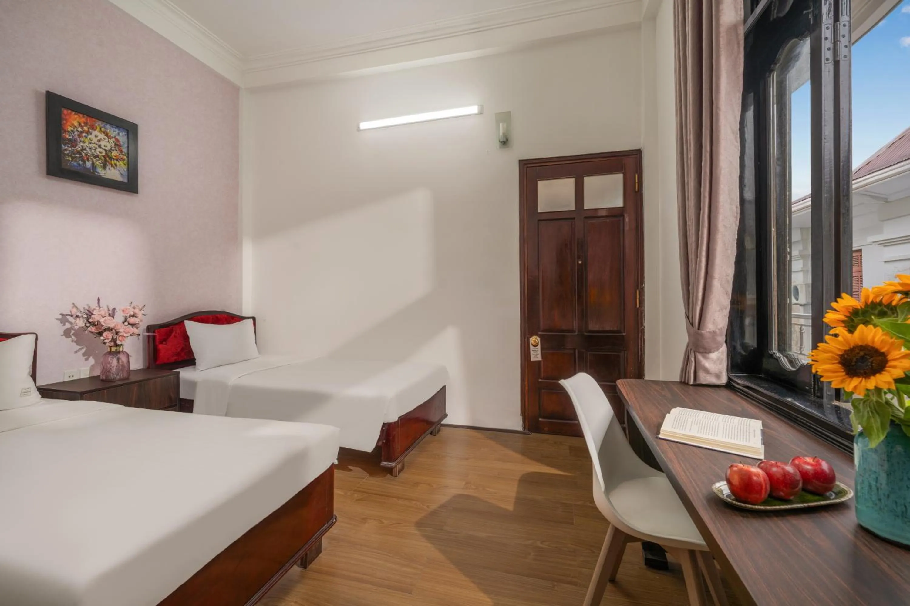 Deluxe Twin Room in KLY Hotel