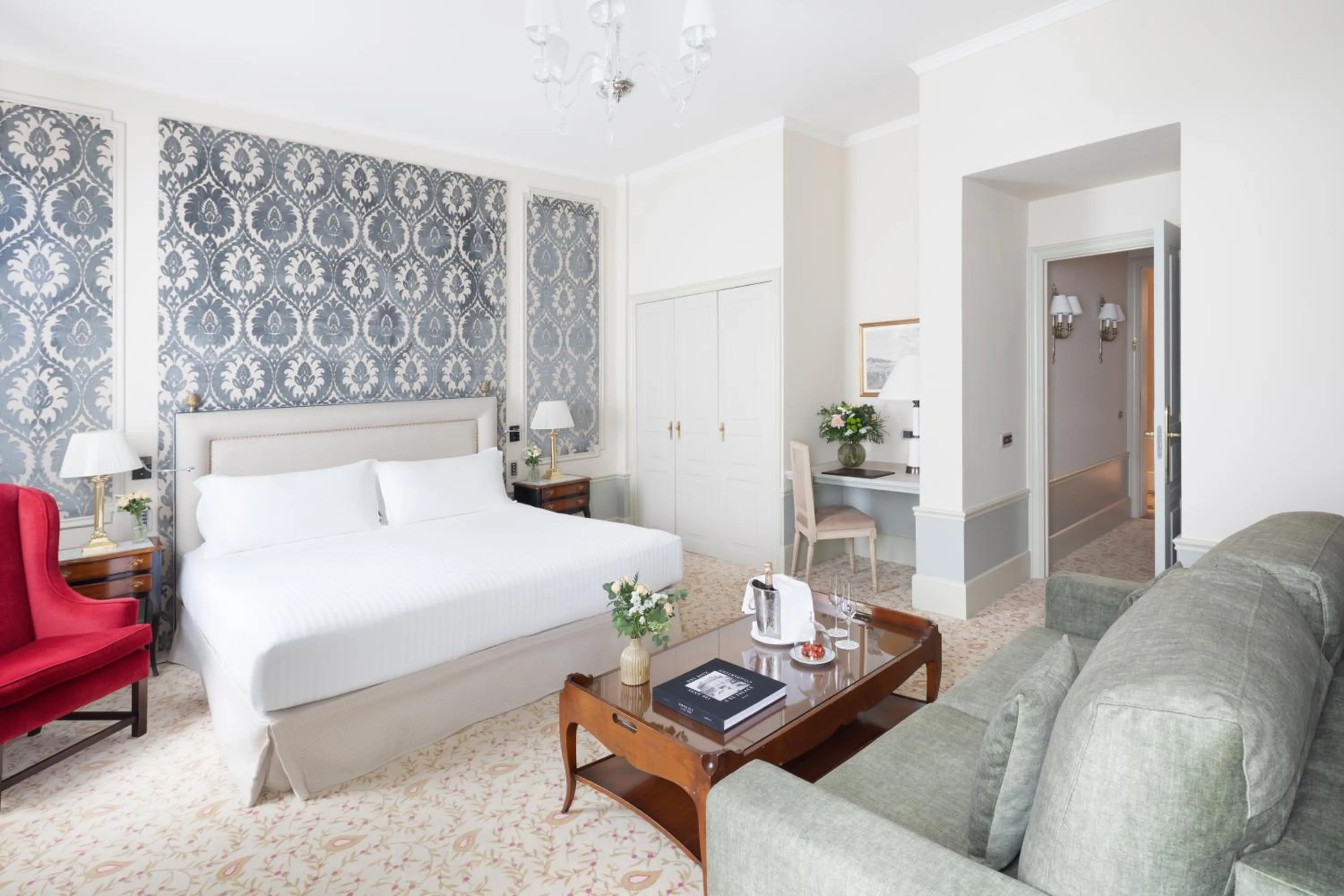 Junior Suite (1-2 Adults) in Hotel El Palace Barcelona