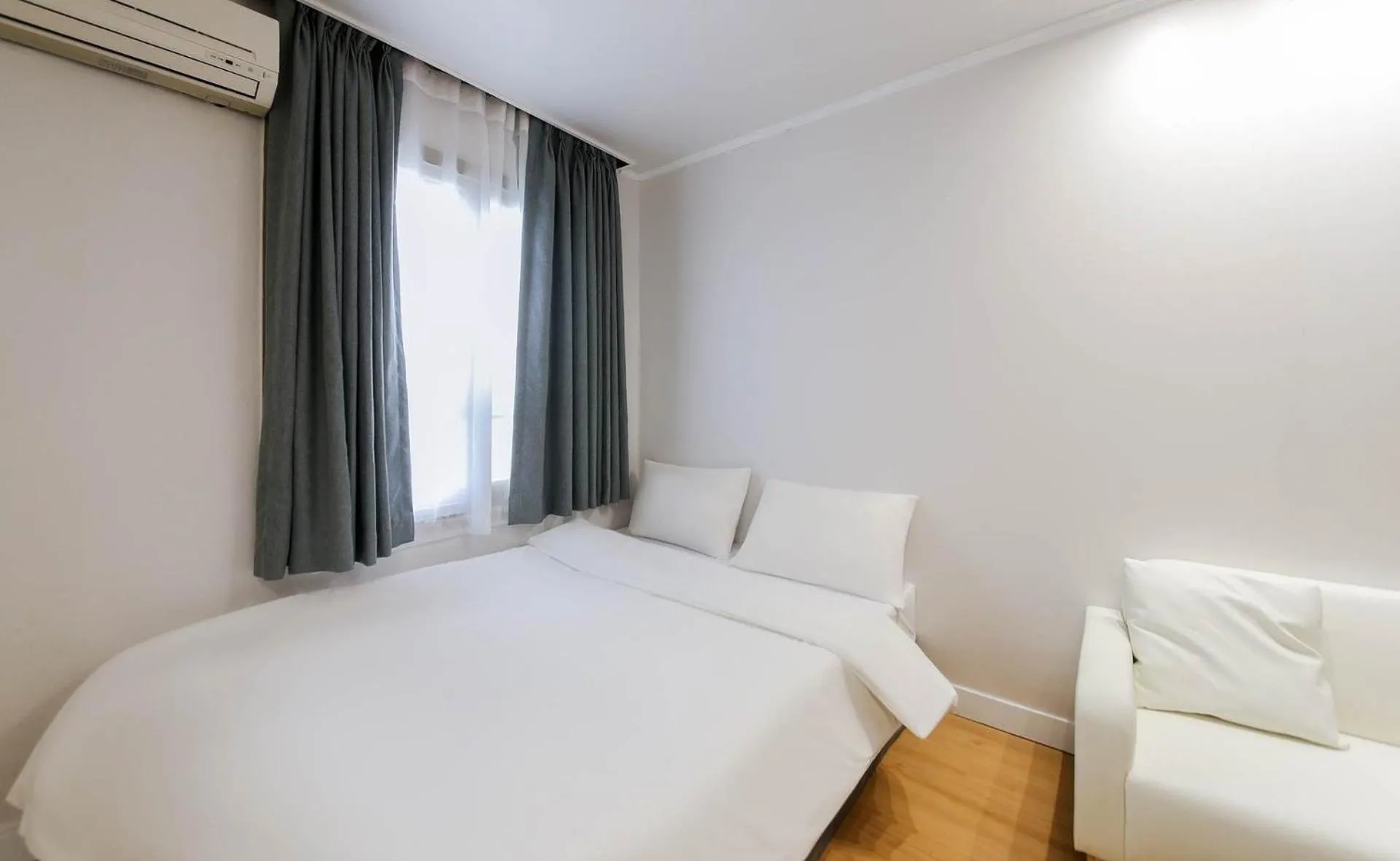 Double Room with Private Bathroom in Lofy house