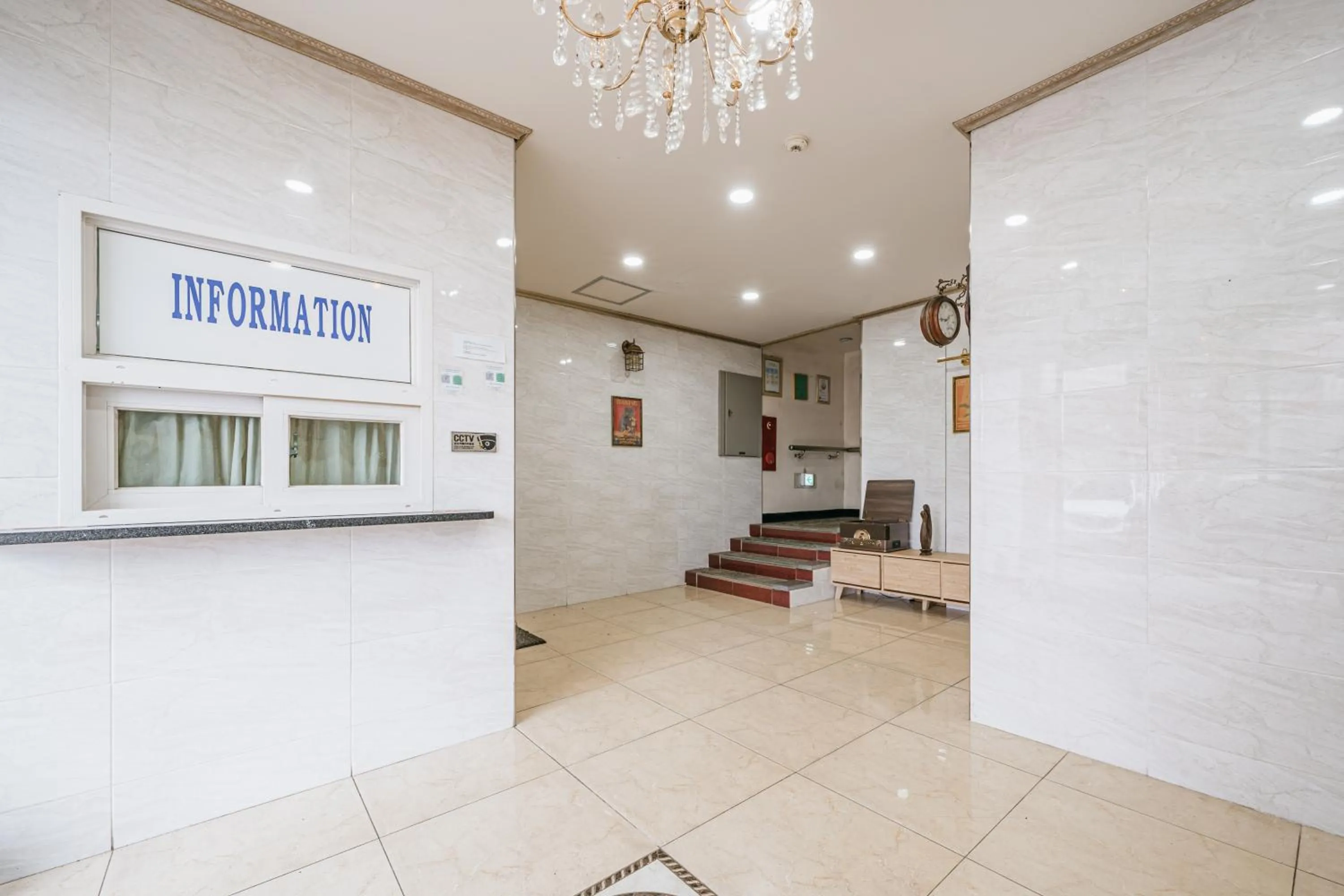 Twin Room with Private Bathroom in Lofy house