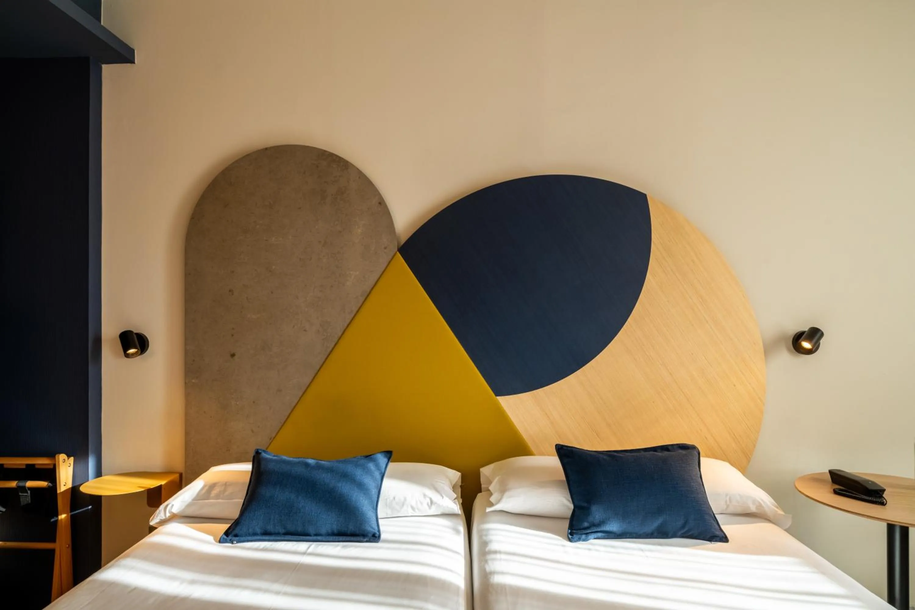 Twin Room with Balcony and Park View in Onix Fira