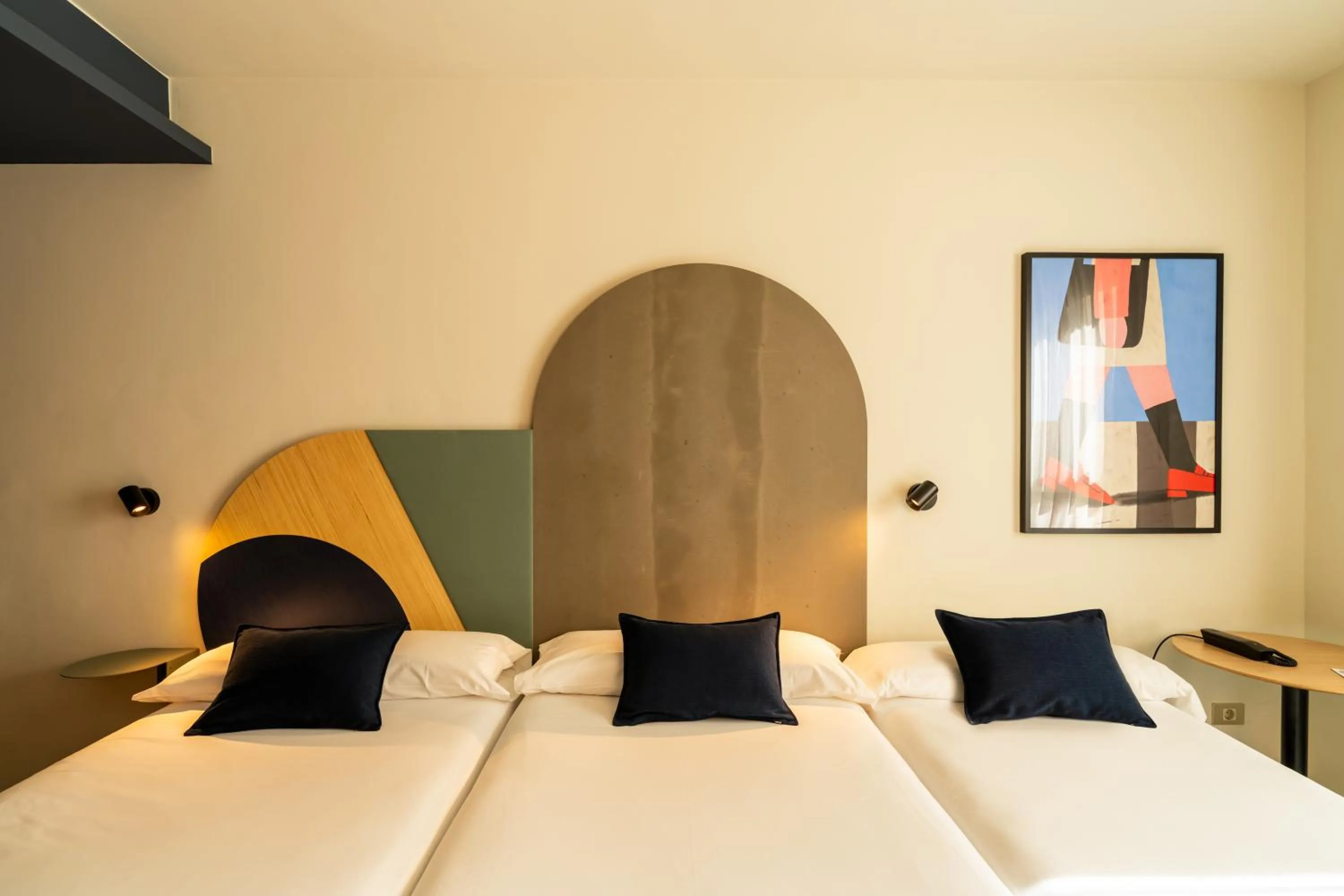 Twin Room with Extra Bed in Onix Fira