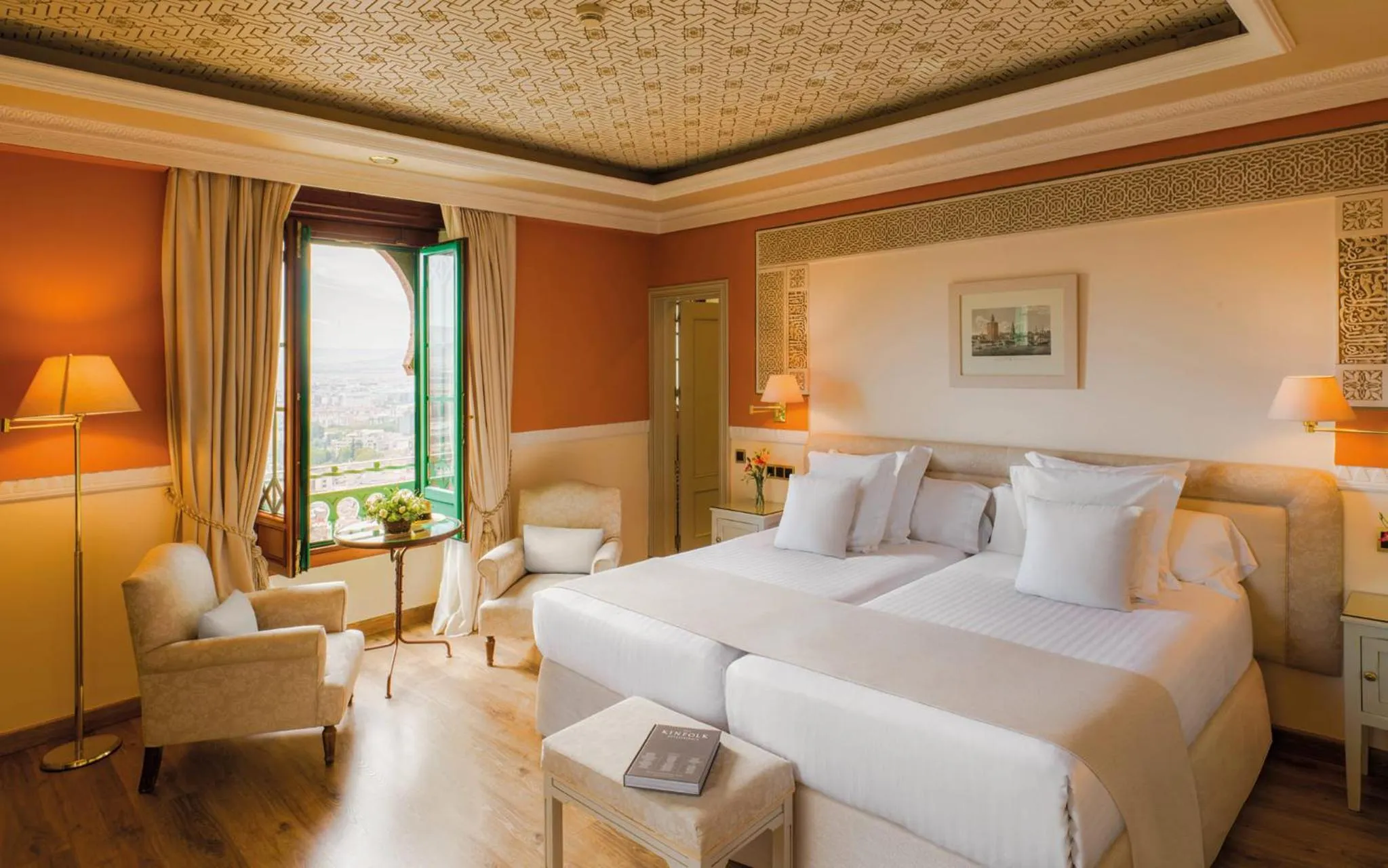 Classic Twin Room with City View - Non-Smoking in Alhambra Palace Hotel