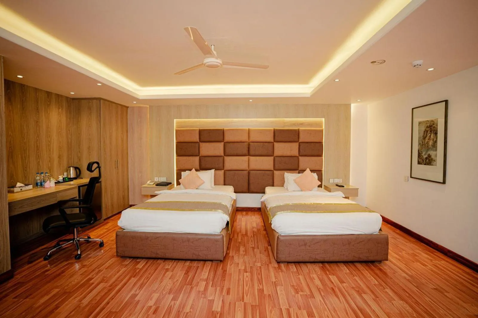Superior Twin Room in Royal Raj Hotel