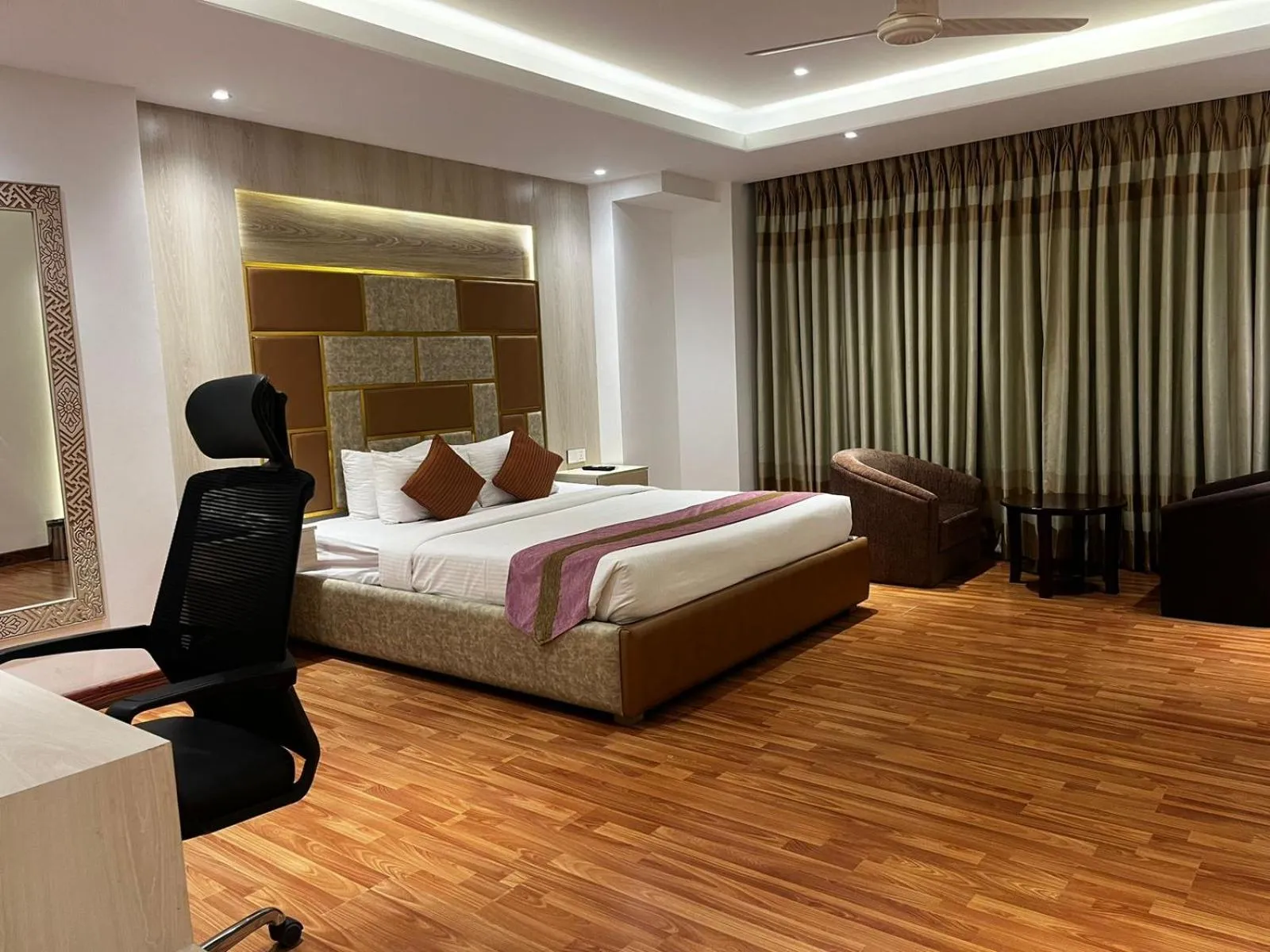 Junior Suite in Royal Raj Hotel