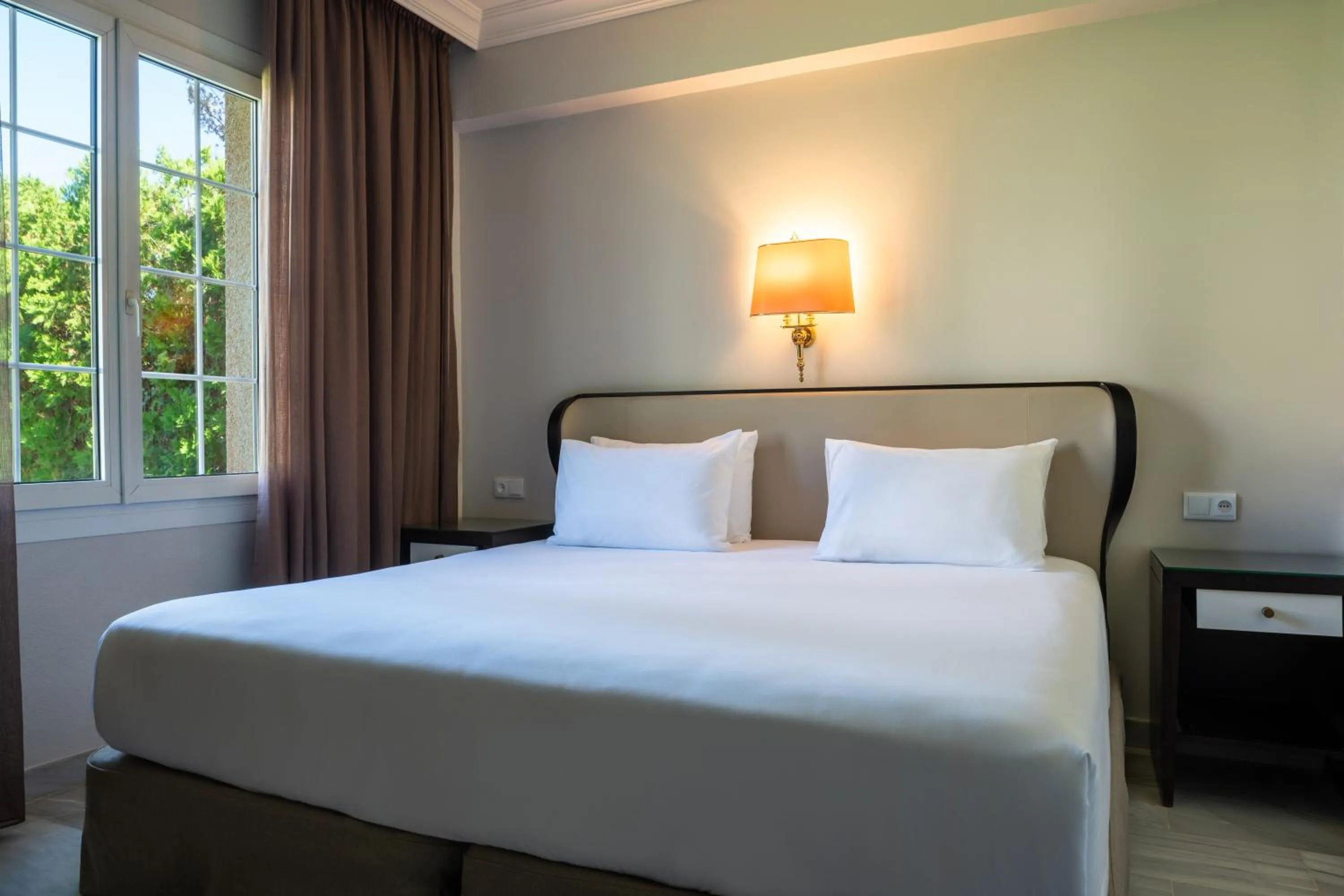 Double or Twin Room with Parking in Crisol Jardines de Córdoba