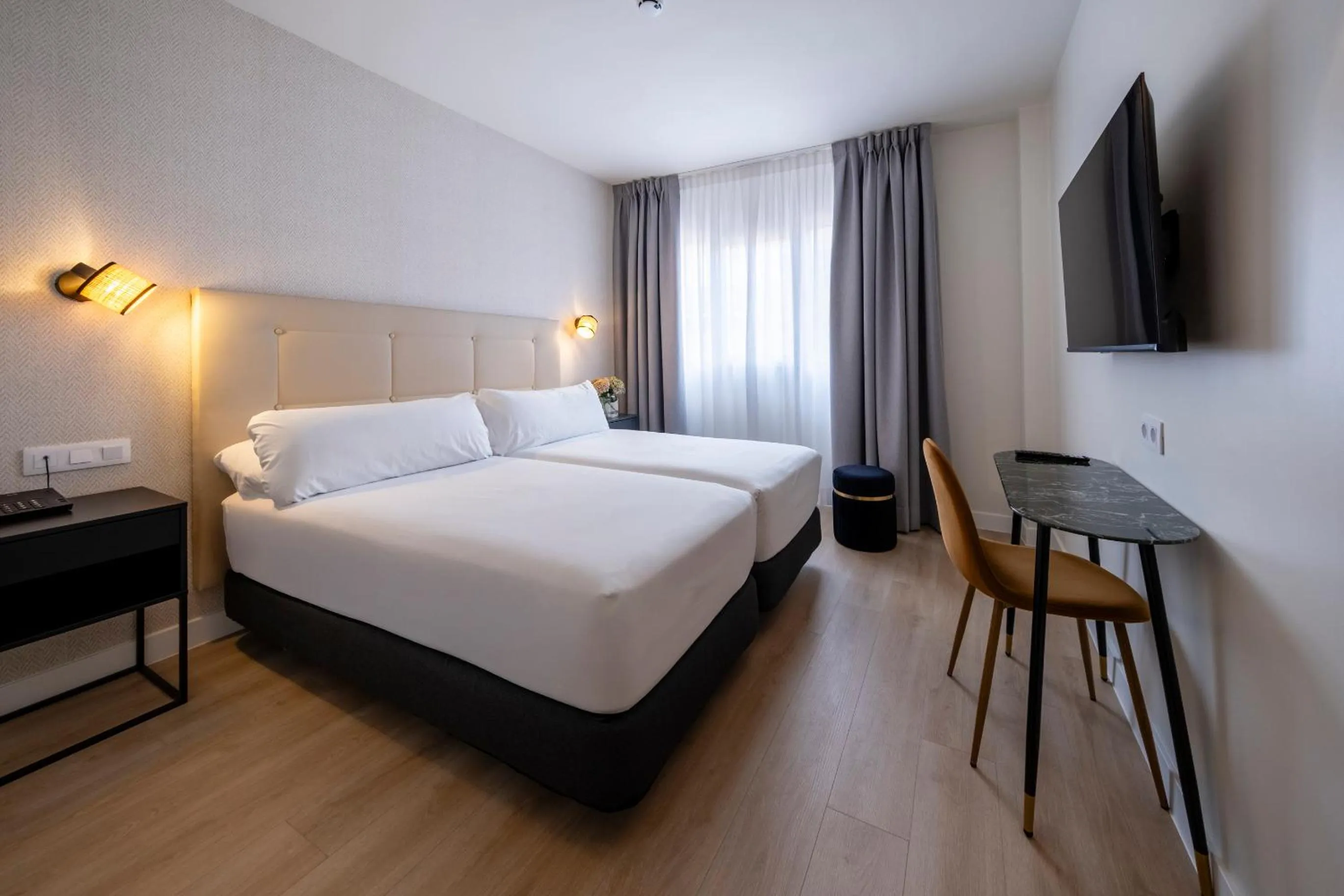 Deluxe Double or Twin Room in Hotel Cisneros