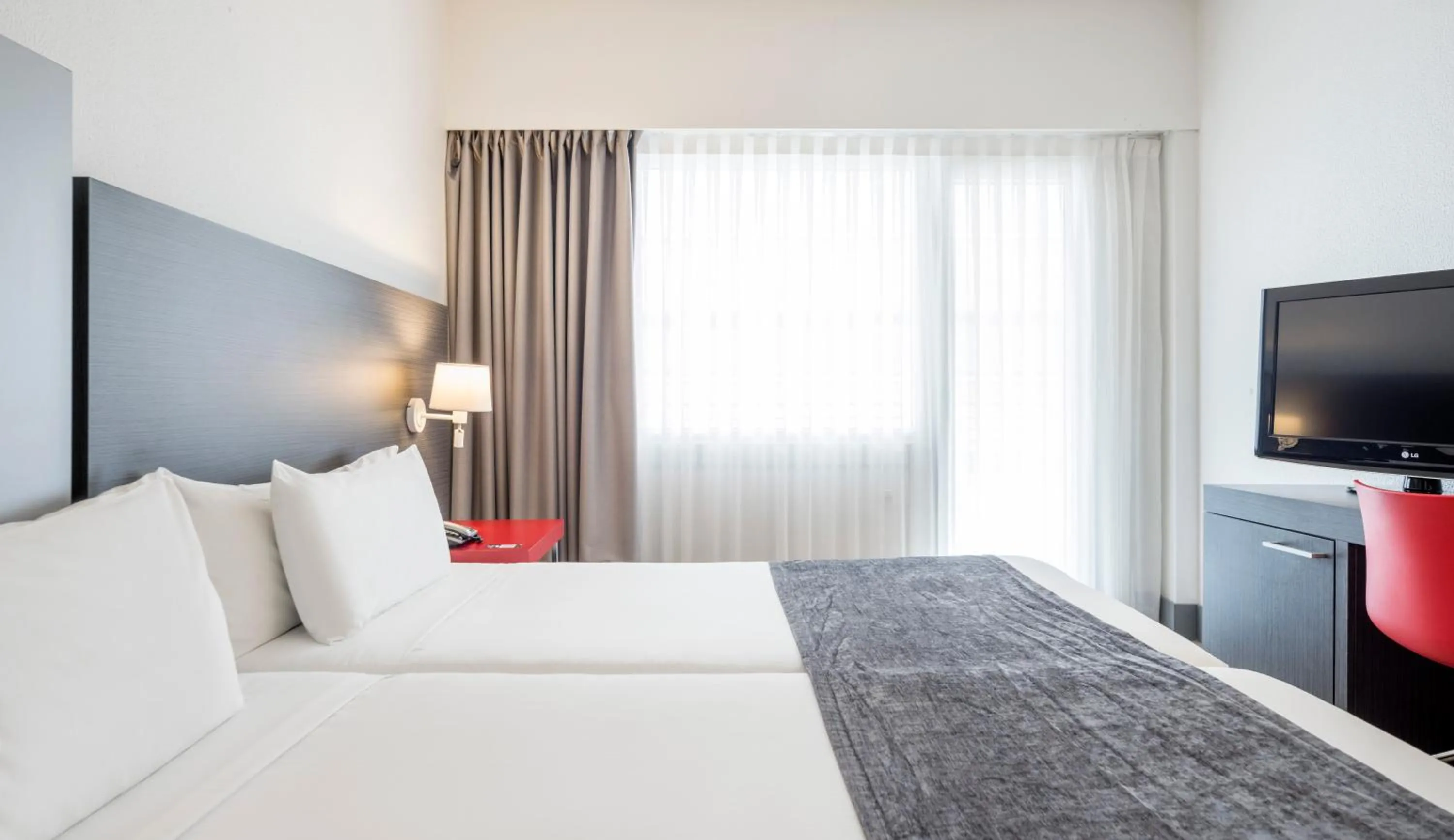 Classic Double or Twin Room in Ilunion Romareda