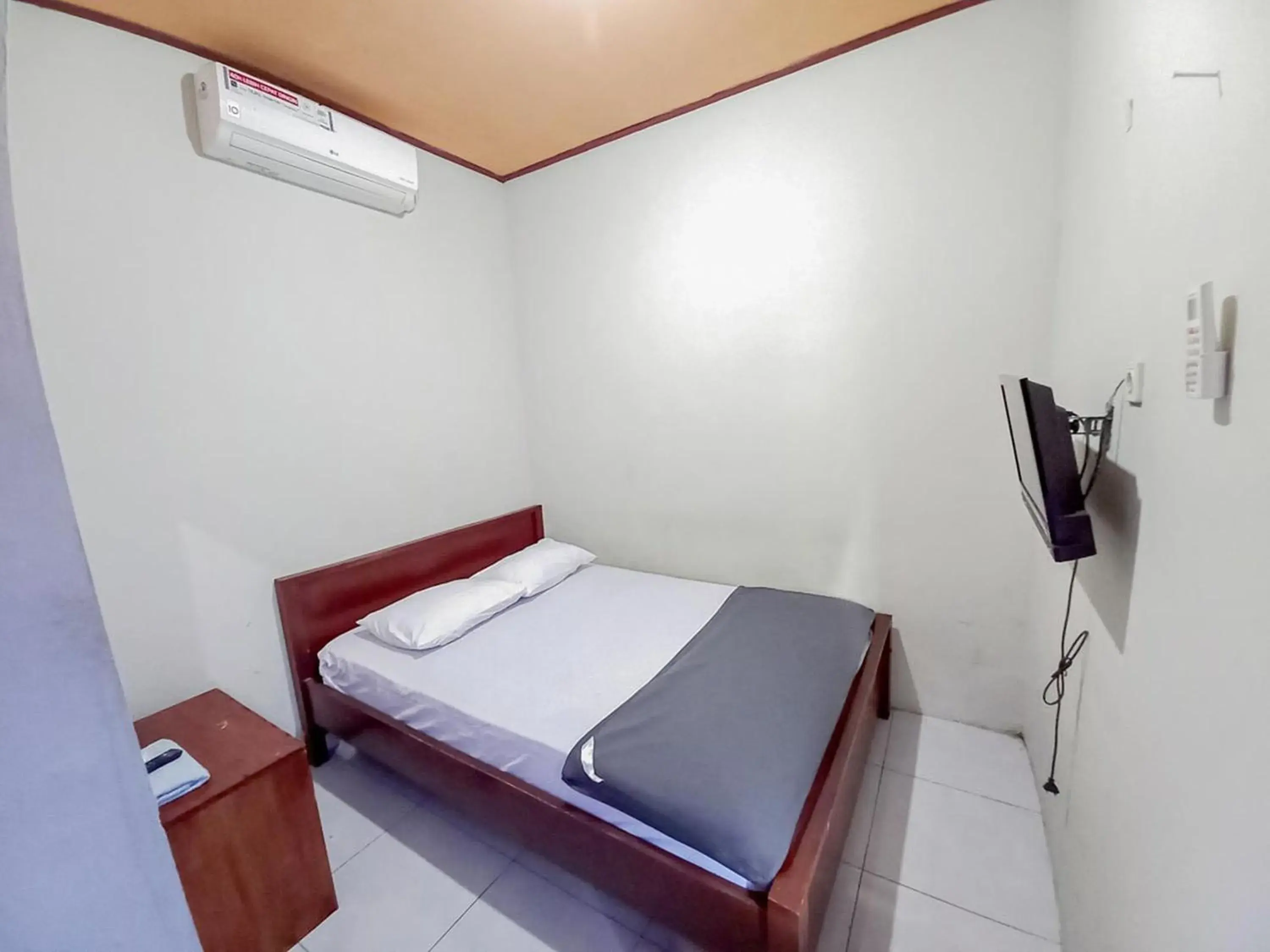Hotel Gerung 2 near Luwes Mall Nganjuk Mitra RedDoorz Hotel Gerung 2 near Luwes Mall Nganjuk Mitra RedDoorz