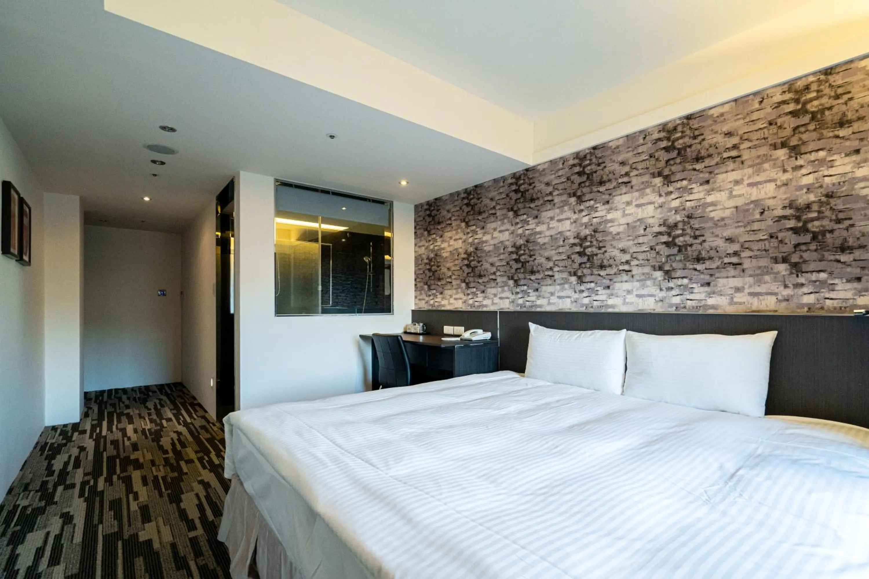 Deluxe Double Room with Bath in Hotels Here - Taipei