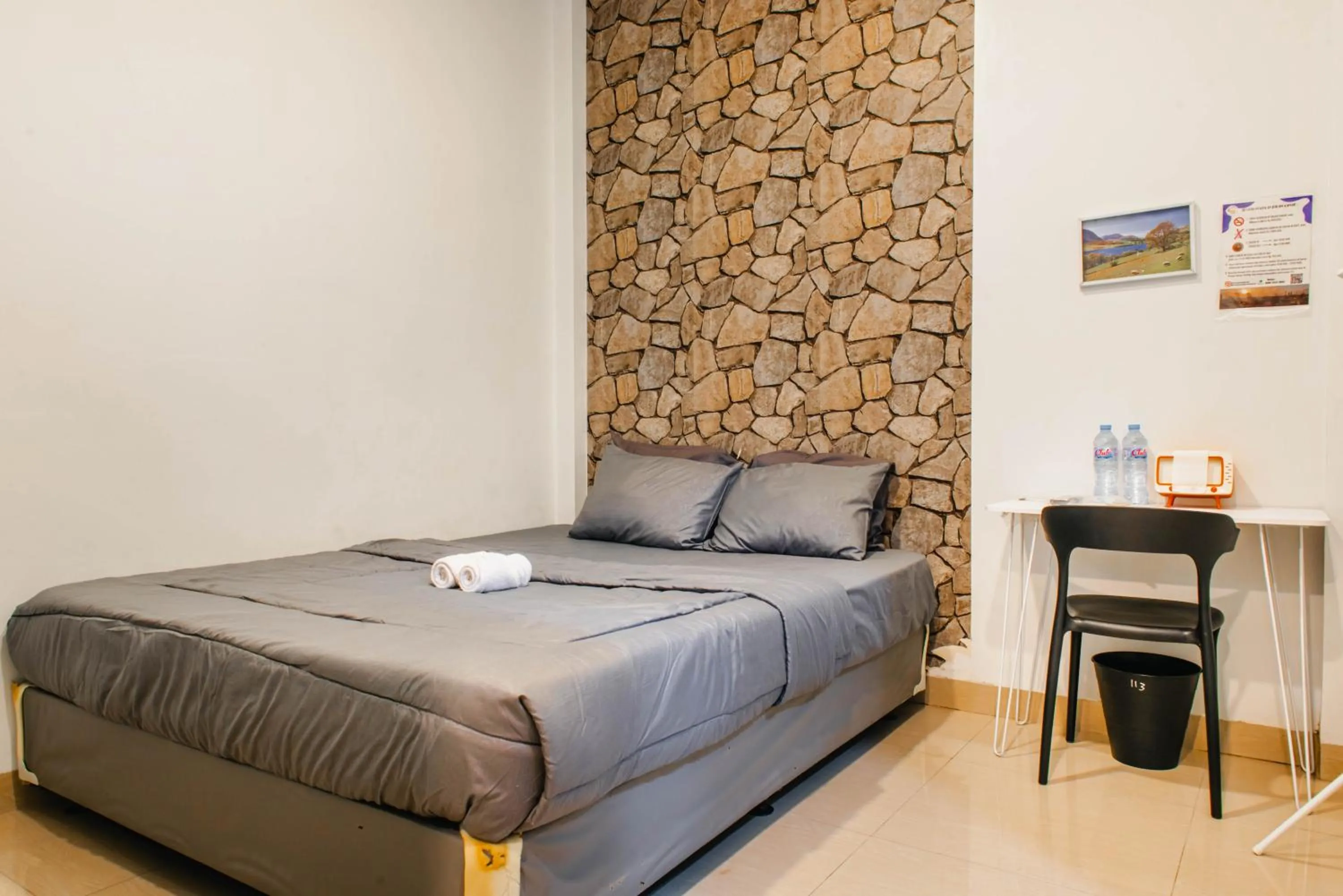 Deluxe Double Room in Monggo Mampir Tanjung Duren By Reccoma