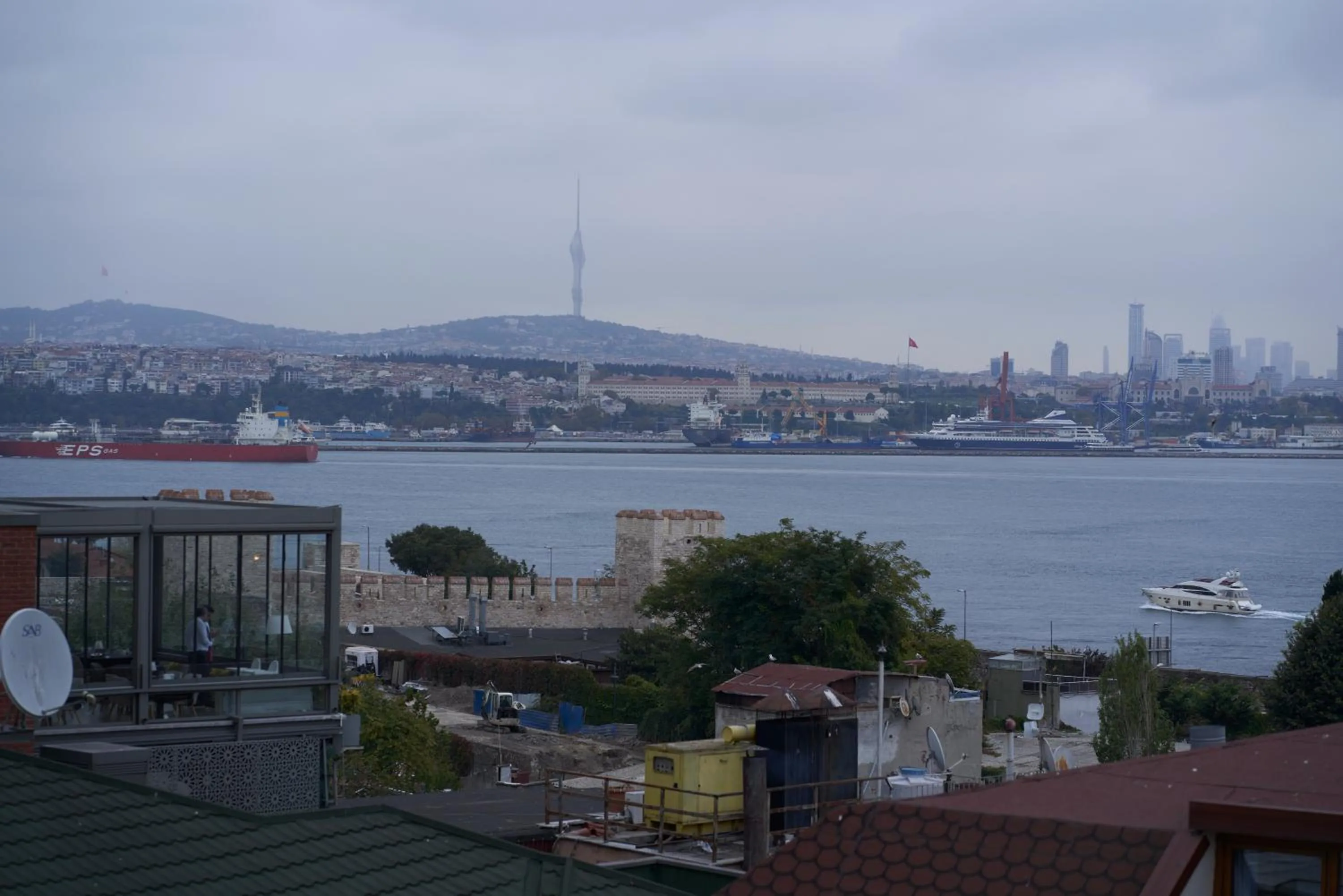 Superior Triple Room with Sea View in Hodegon Suite Hotel