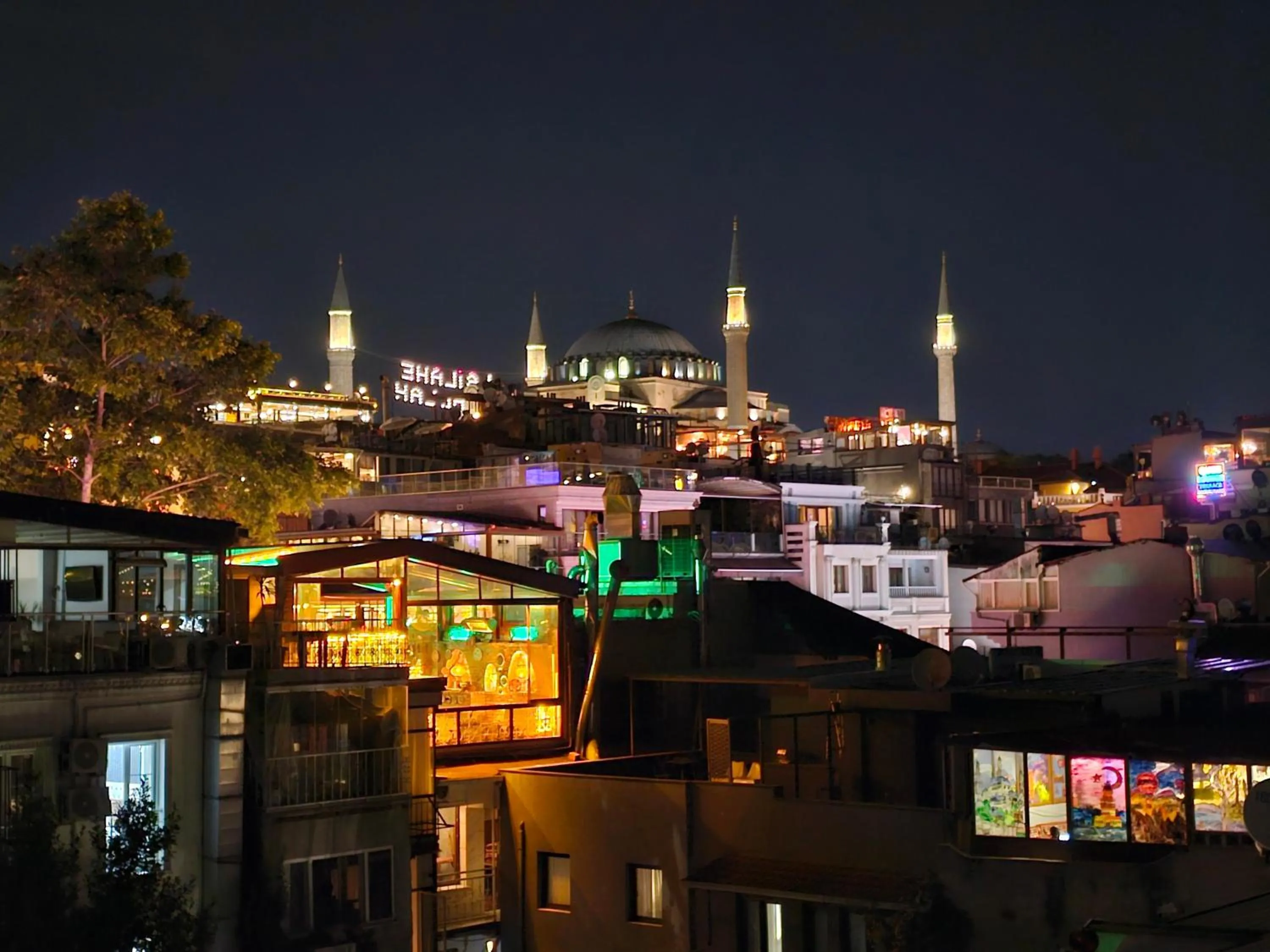 Superior Queen Room in Hodegon Suite Hotel